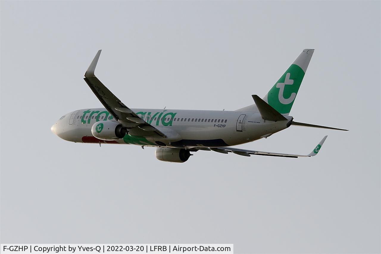 F-GZHP, 2000 Boeing 737-8K2 C/N 44566, Boeing 737-8K2, Climbing from rwy 25L, Brest-Bretagne Airport (LFRB-BES)