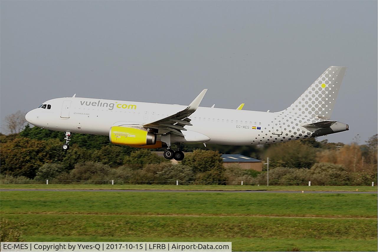 EC-MES, 2015 Airbus A320-232 C/N 6518, Airbus A320-232, Landing rwy 25L, Brest-Bretagne airport (LFRB-BES)