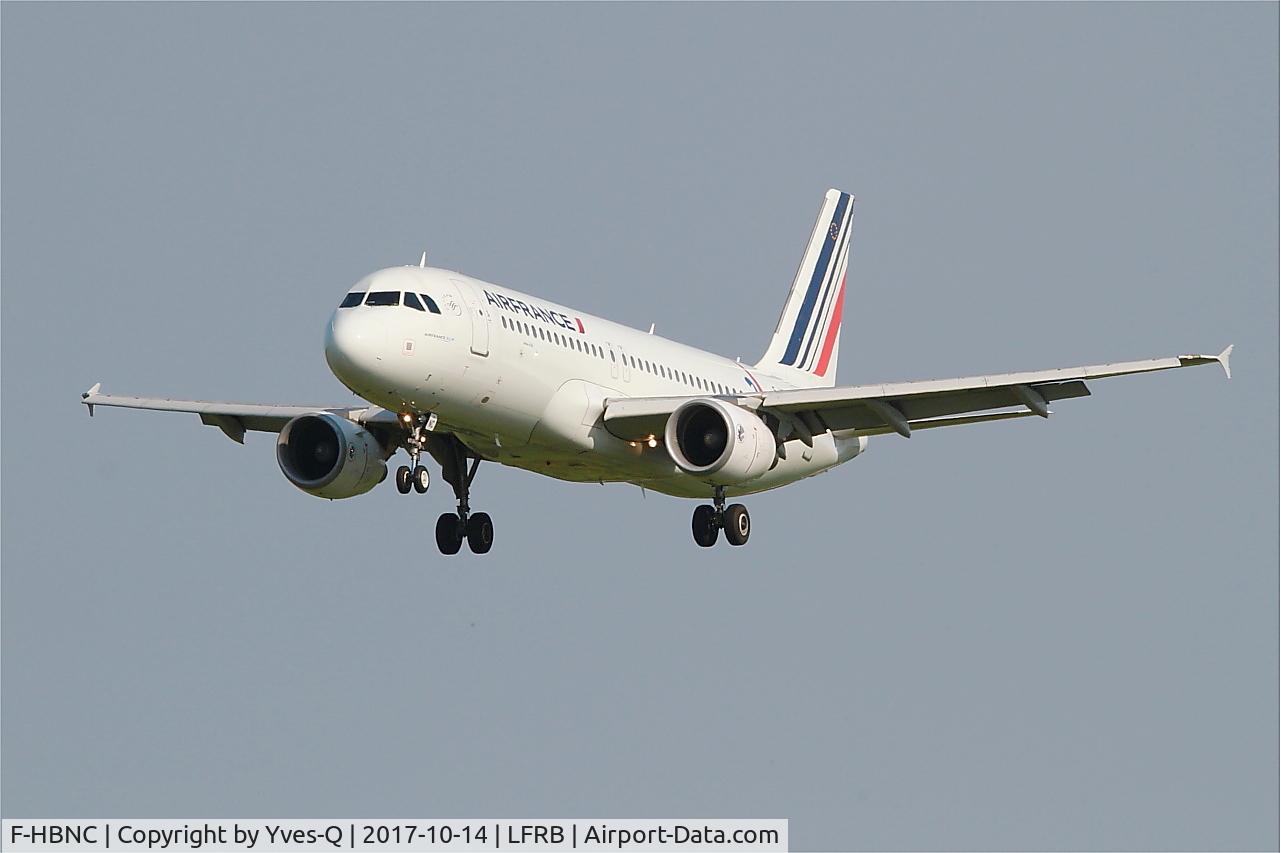 F-HBNC, 2010 Airbus A320-214 C/N 4601, Airbus A320-214, Short approach rwy 25L, Brest-Bretagne airport (LFRB-BES)