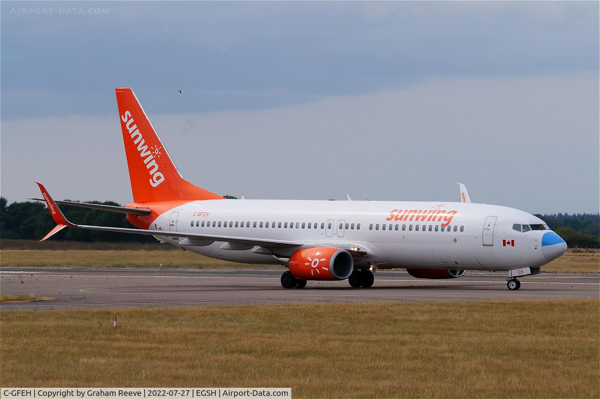 C-GFEH, 2015 Boeing 737-8GS C/N 41608, Arriving with a new blue nose.