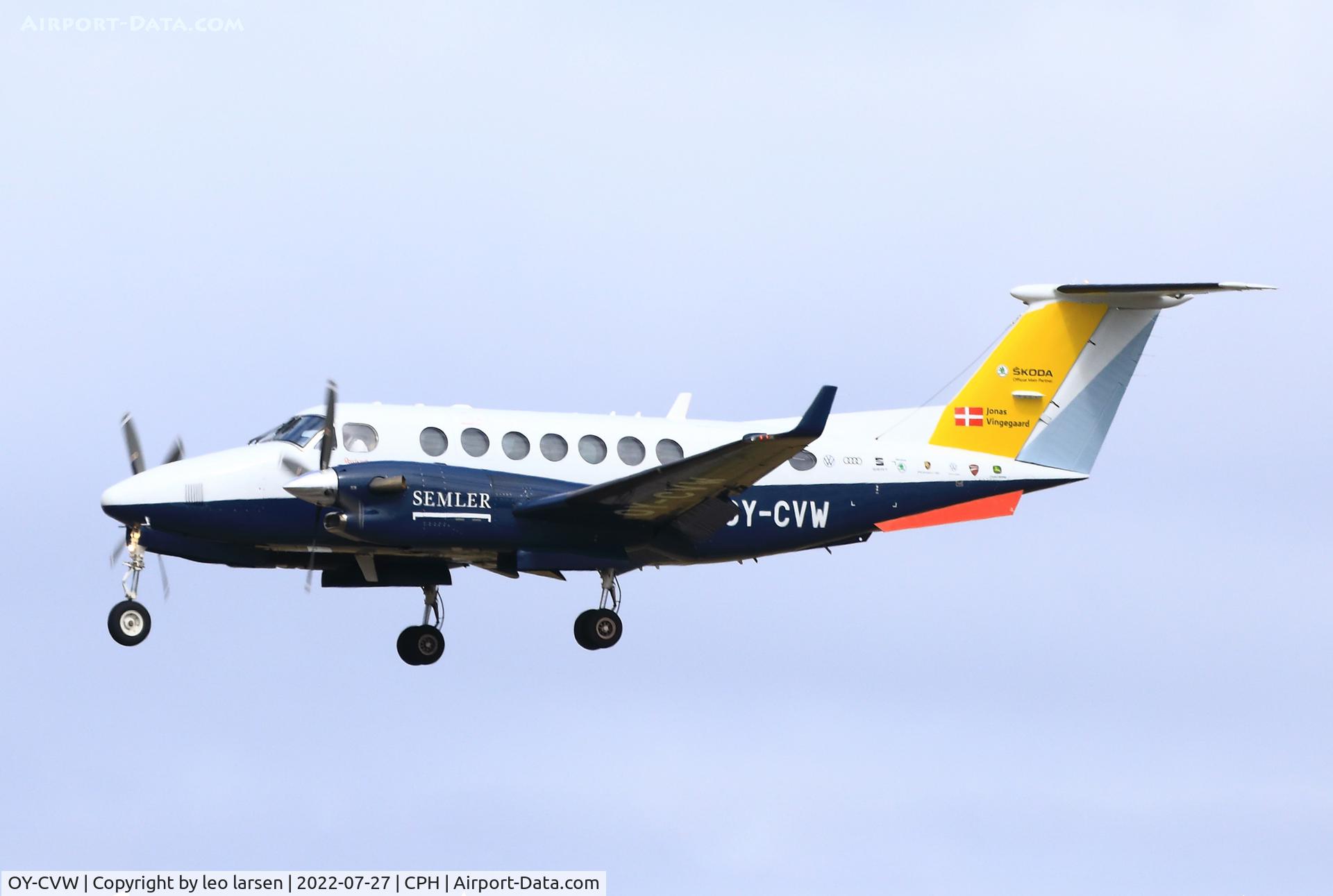 OY-CVW, 2007 Beechcraft B300 Super King Air 350 C/N FL-569, Copenhagen 27.7.2022 with Tour de France winner 2022 the Dane Jonas Vingegaard.