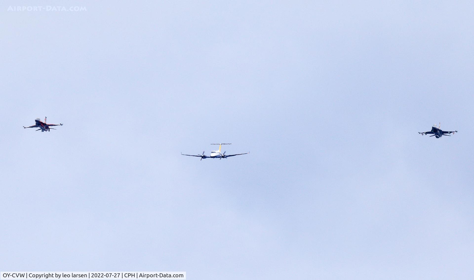 OY-CVW, 2007 Beechcraft B300 Super King Air 350 C/N FL-569, Copenhagen 27.7.2022 F-16 E-191 + E-194 escorte for Tour de France winner 2022 the Dane Jonas Vingegaard.
