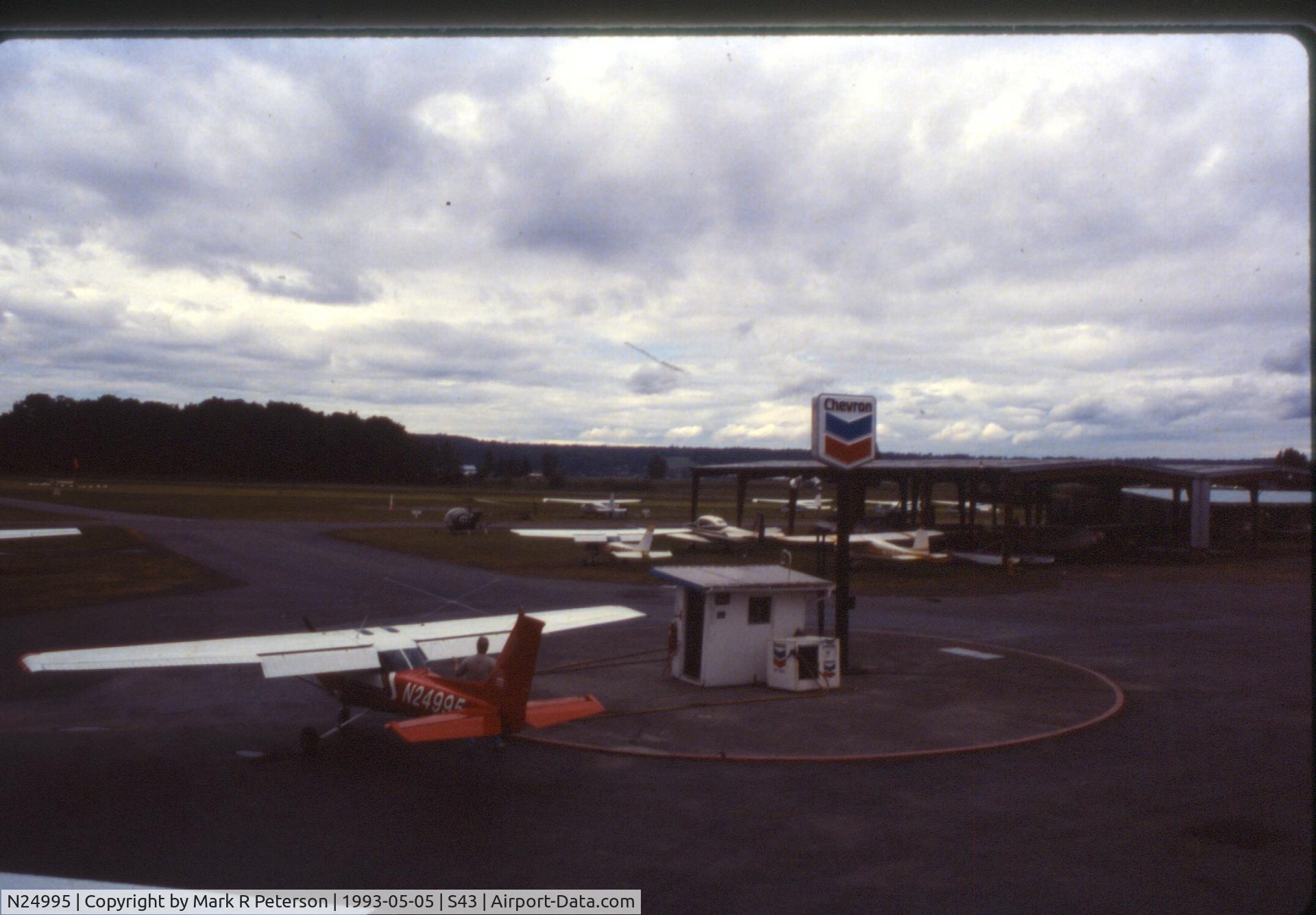 N24995, 1977 Cessna 152 C/N 15280502, At the gas pumps at Harvey Field