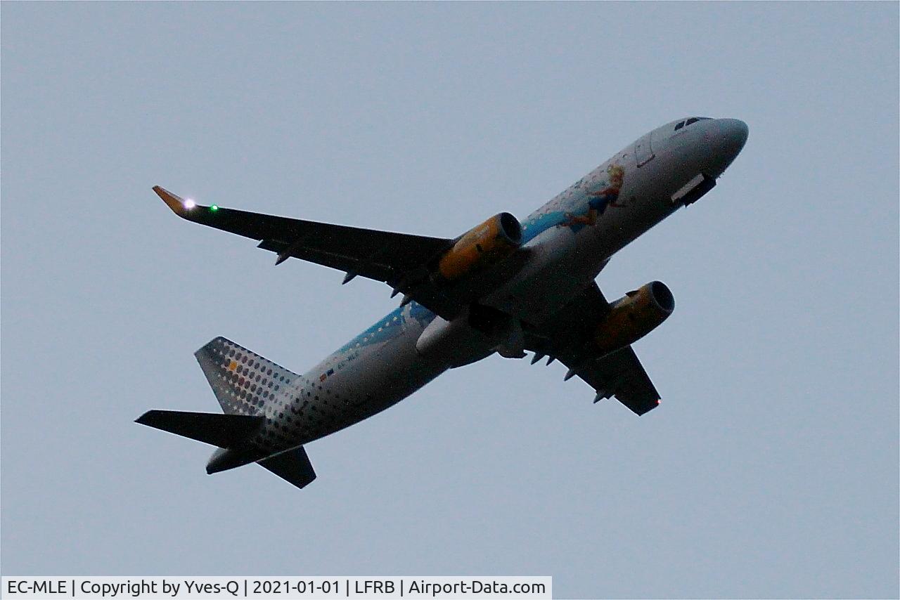 EC-MLE, 2016 Airbus A320-232 C/N 7109, Airbus A320-232, Take off rwy 07R, Brest-Bretagne airport (LFRB-BES)