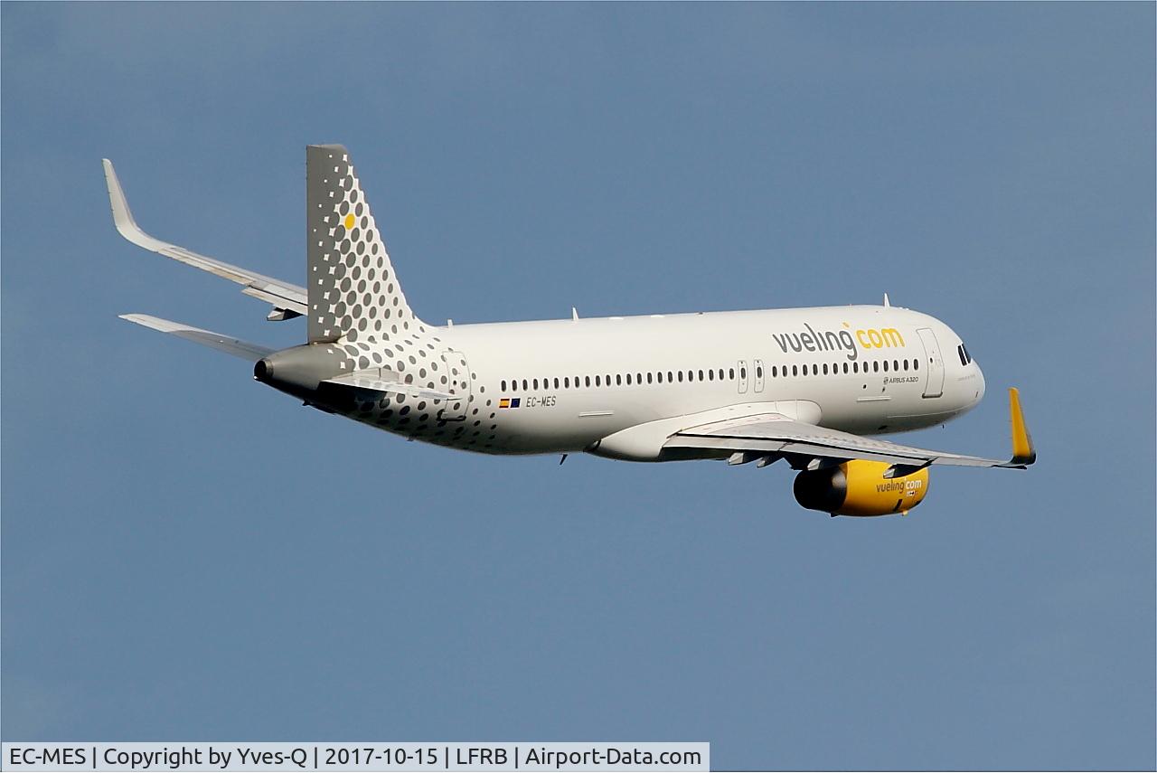 EC-MES, 2015 Airbus A320-232 C/N 6518, Airbus A320-232, Climbing from rwy 07R, Brest-Bretagne airport (LFRB-BES)