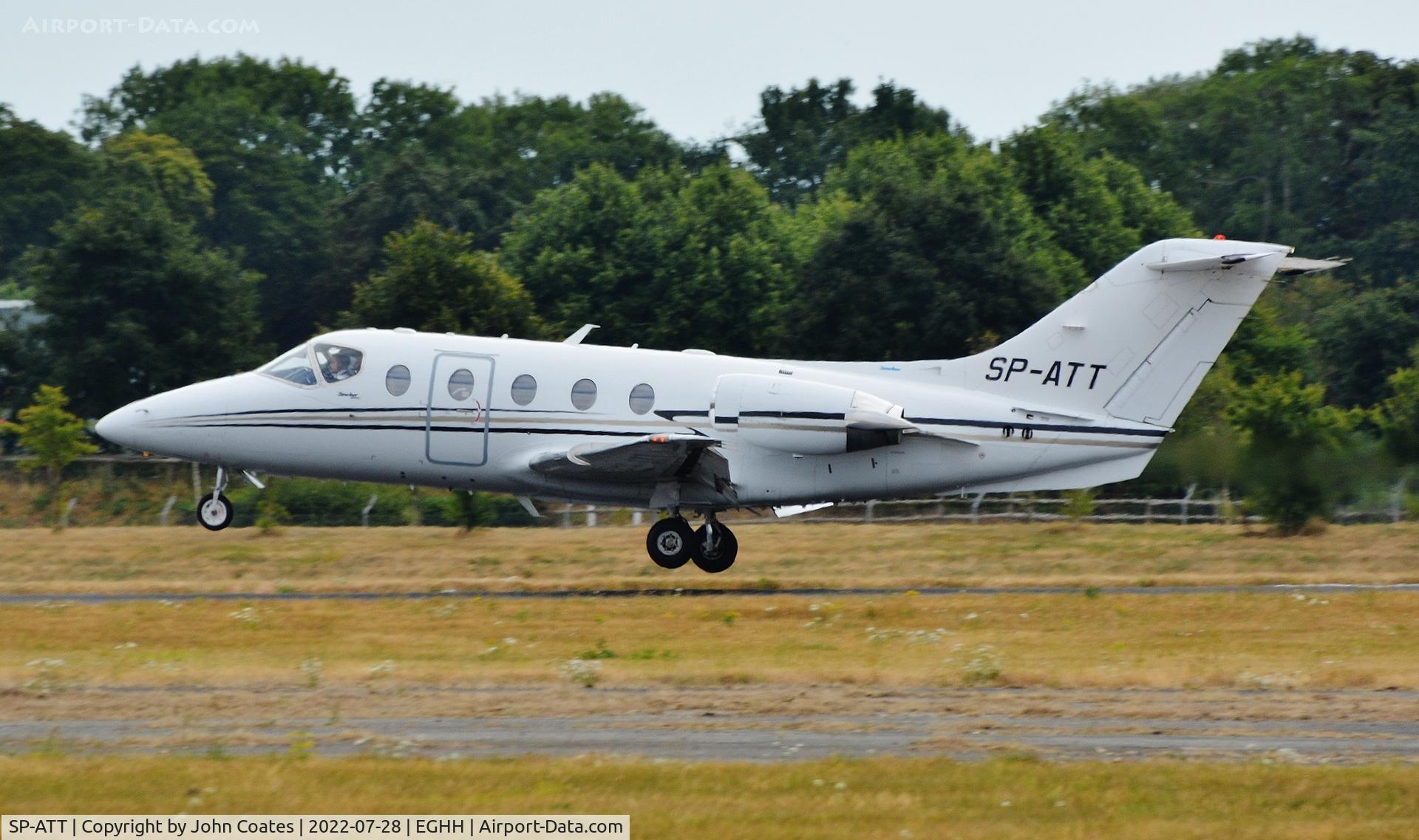 SP-ATT, 2006 Raytheon Beechjet 400A C/N RK-480, Touchdown on 08