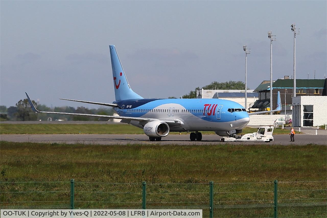 OO-TUK, 2011 Boeing 737-86J C/N 36119, Boeing 737-86J, Push back, Brest-Bretagne airport (LFRB-BES)