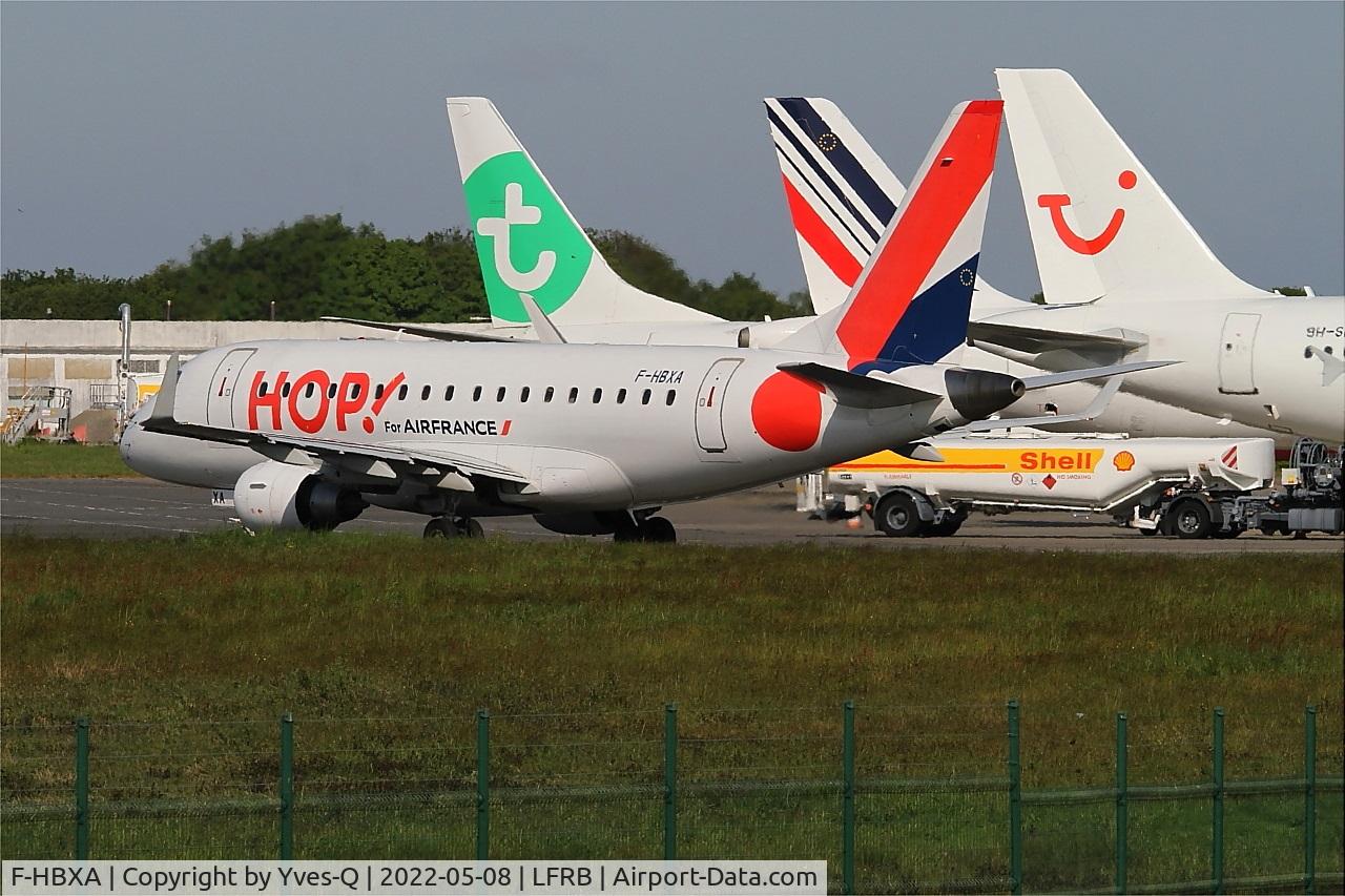 F-HBXA, 2008 Embraer 170LR (ERJ-170-100LR) C/N 17000237, Embraer 170LR, Taxiing to rwy 07R, Brest-Bretagne Airport (LFRB-BES)