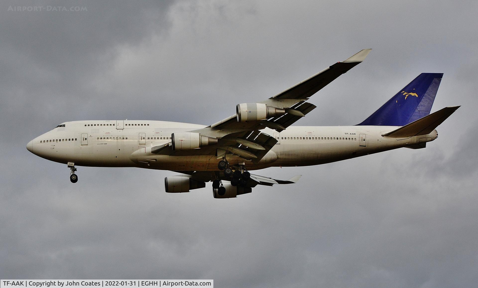 TF-AAK, 2003 Boeing 747-428 C/N 32868, Finals to 26 ..no longer Ed Force One