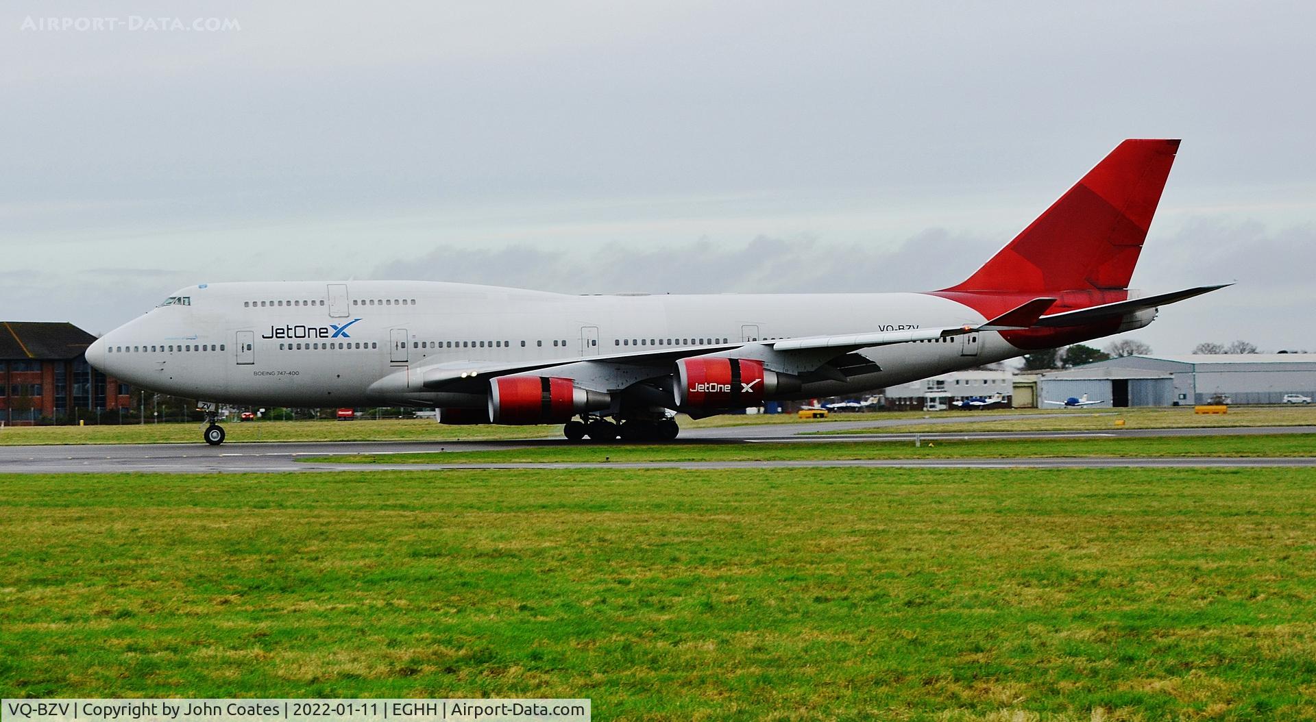 VQ-BZV, 1998 Boeing 747-41R C/N 29406, Arriving on 26
