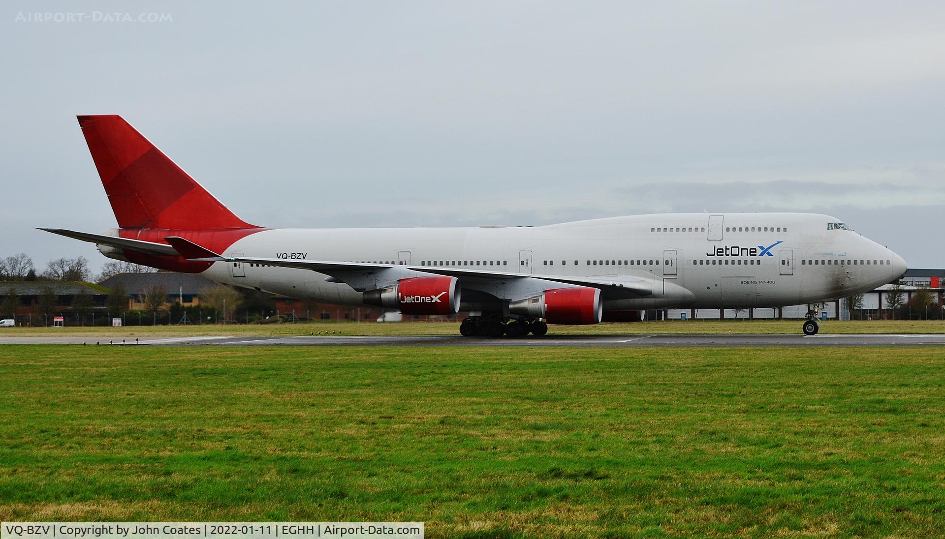 VQ-BZV, 1998 Boeing 747-41R C/N 29406, Taxiing after arrival