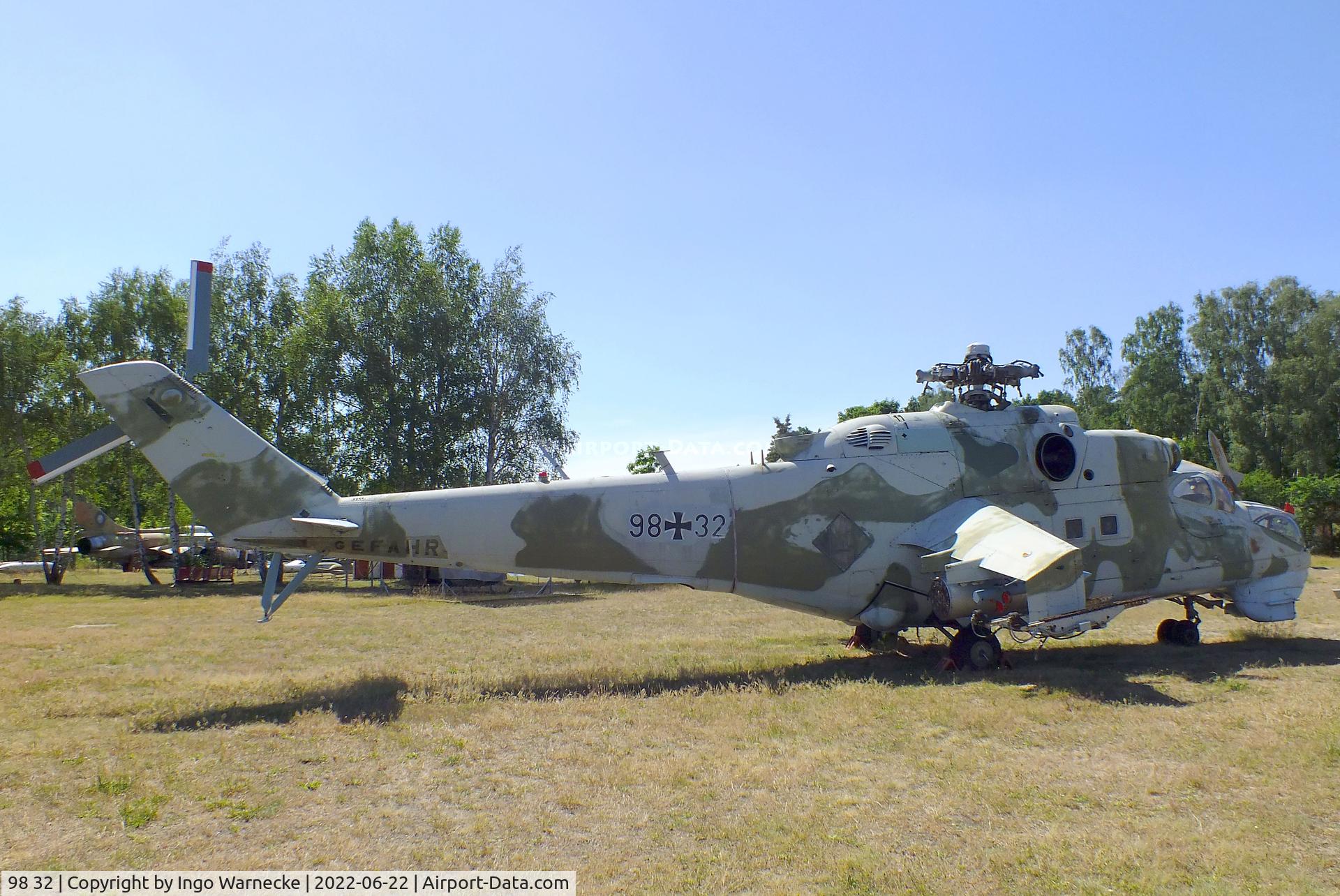 98 32, Mil Mi-24D Hind C/N 340287, Mil Mi-24D HIND-D (minus main rotorblades) at the Flugplatzmuseum Cottbus (Cottbus airfield museum)