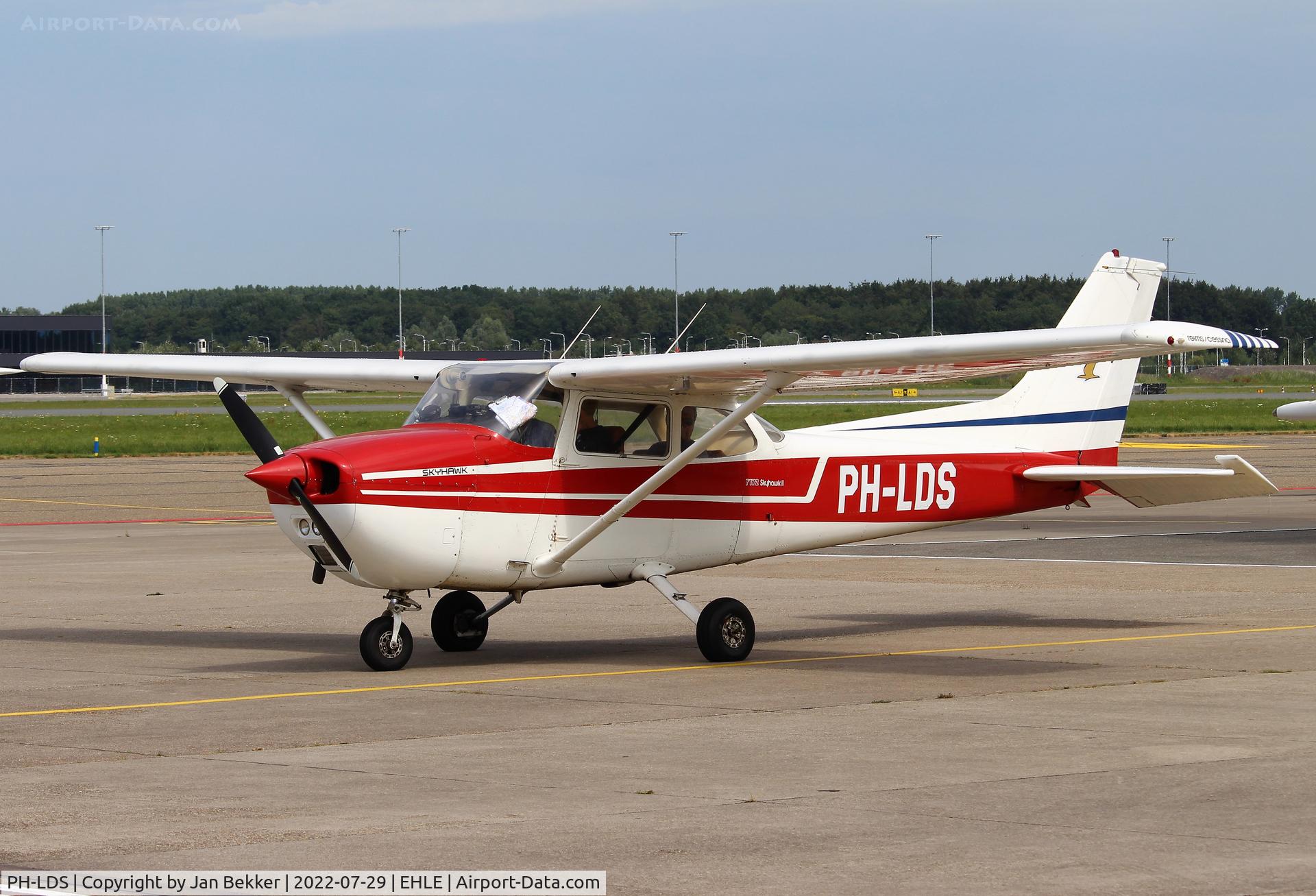PH-LDS, 1976 Reims F172M ll Skyhawk C/N 1440, Lelystad Airport