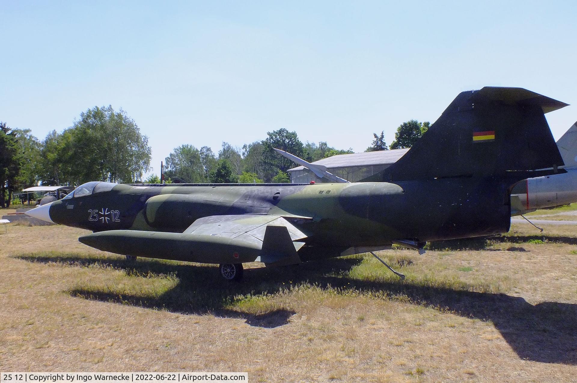 25 12, Lockheed F-104G Starfighter C/N 8186, Lockheed F-104G Starfighter at the Flugplatzmuseum Cottbus (Cottbus airfield museum)