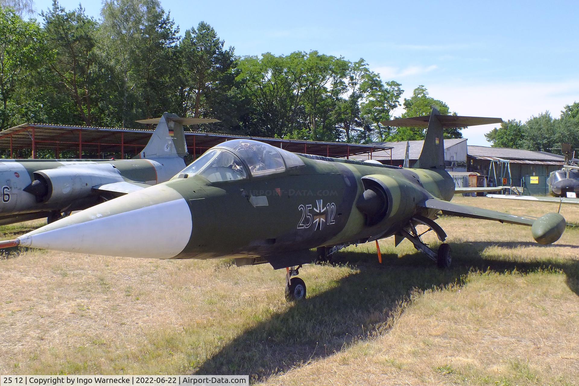 25 12, Lockheed F-104G Starfighter C/N 8186, Lockheed F-104G Starfighter at the Flugplatzmuseum Cottbus (Cottbus airfield museum)