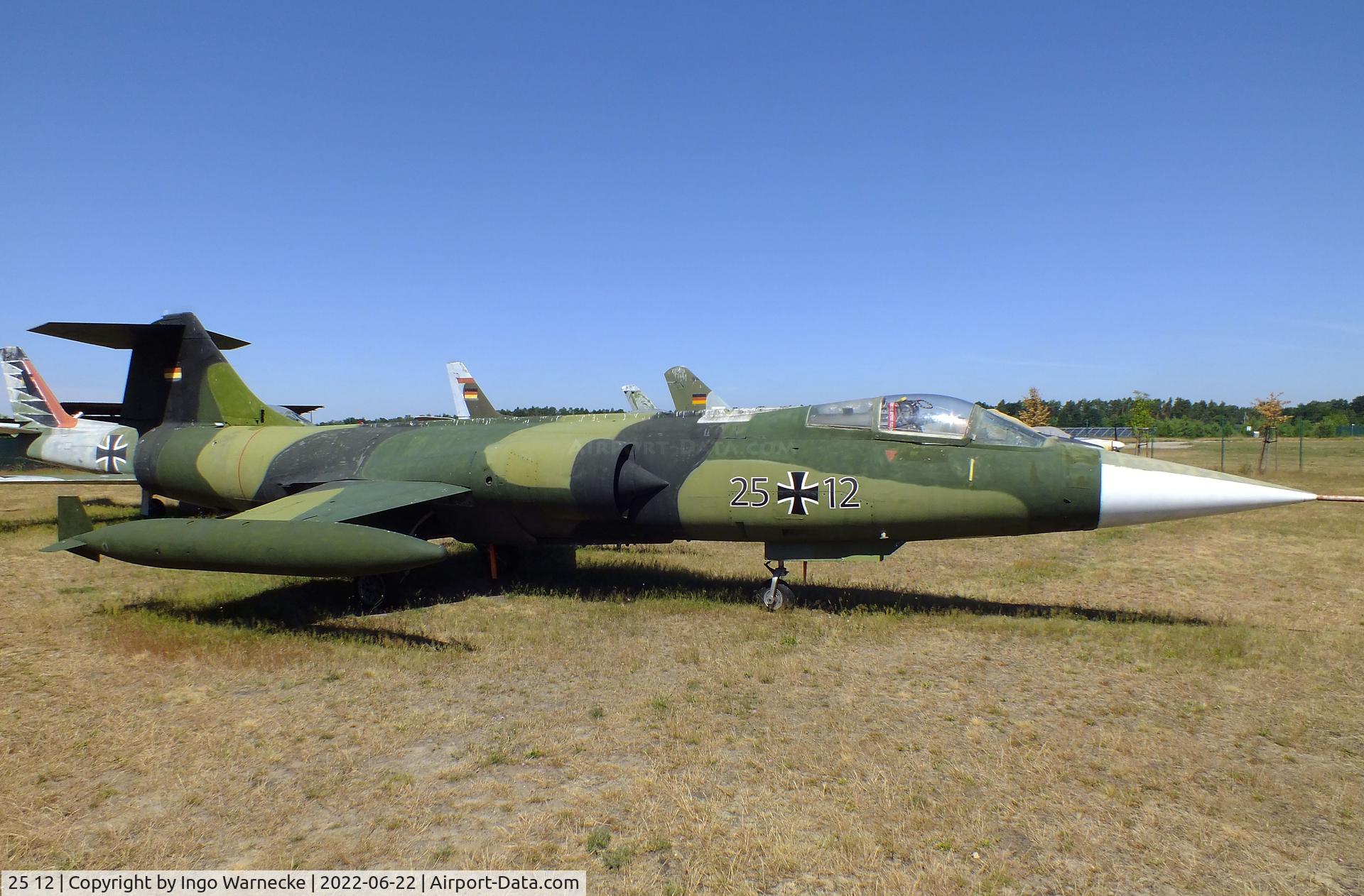 25 12, Lockheed F-104G Starfighter C/N 8186, Lockheed F-104G Starfighter at the Flugplatzmuseum Cottbus (Cottbus airfield museum)