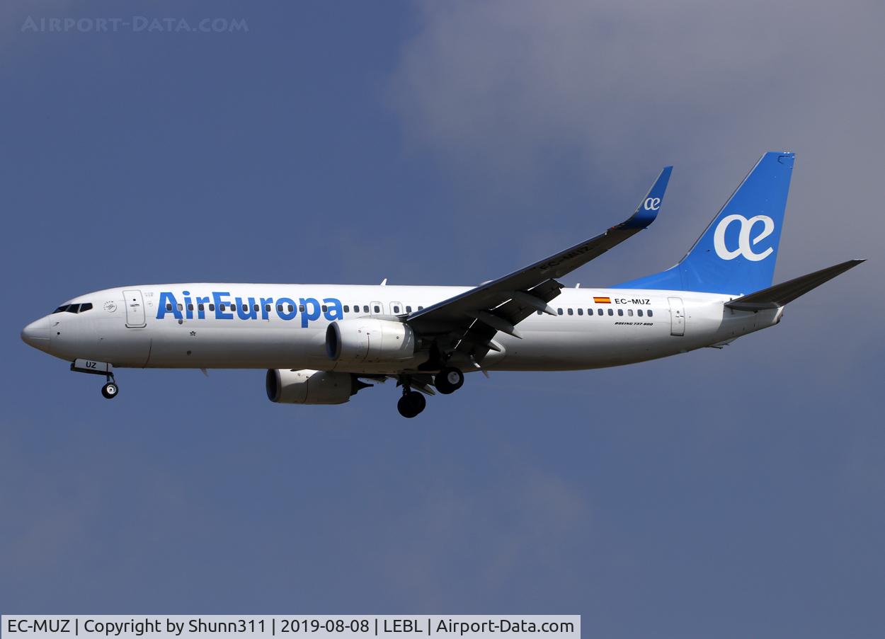 EC-MUZ, 2018 Boeing 737-85P C/N 60589, Landing rwy 25R