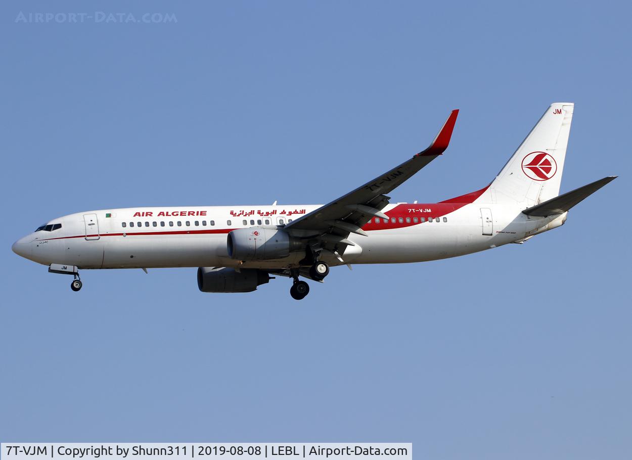 7T-VJM, 2000 Boeing 737-8D6 C/N 30205, Landing rwy 25R