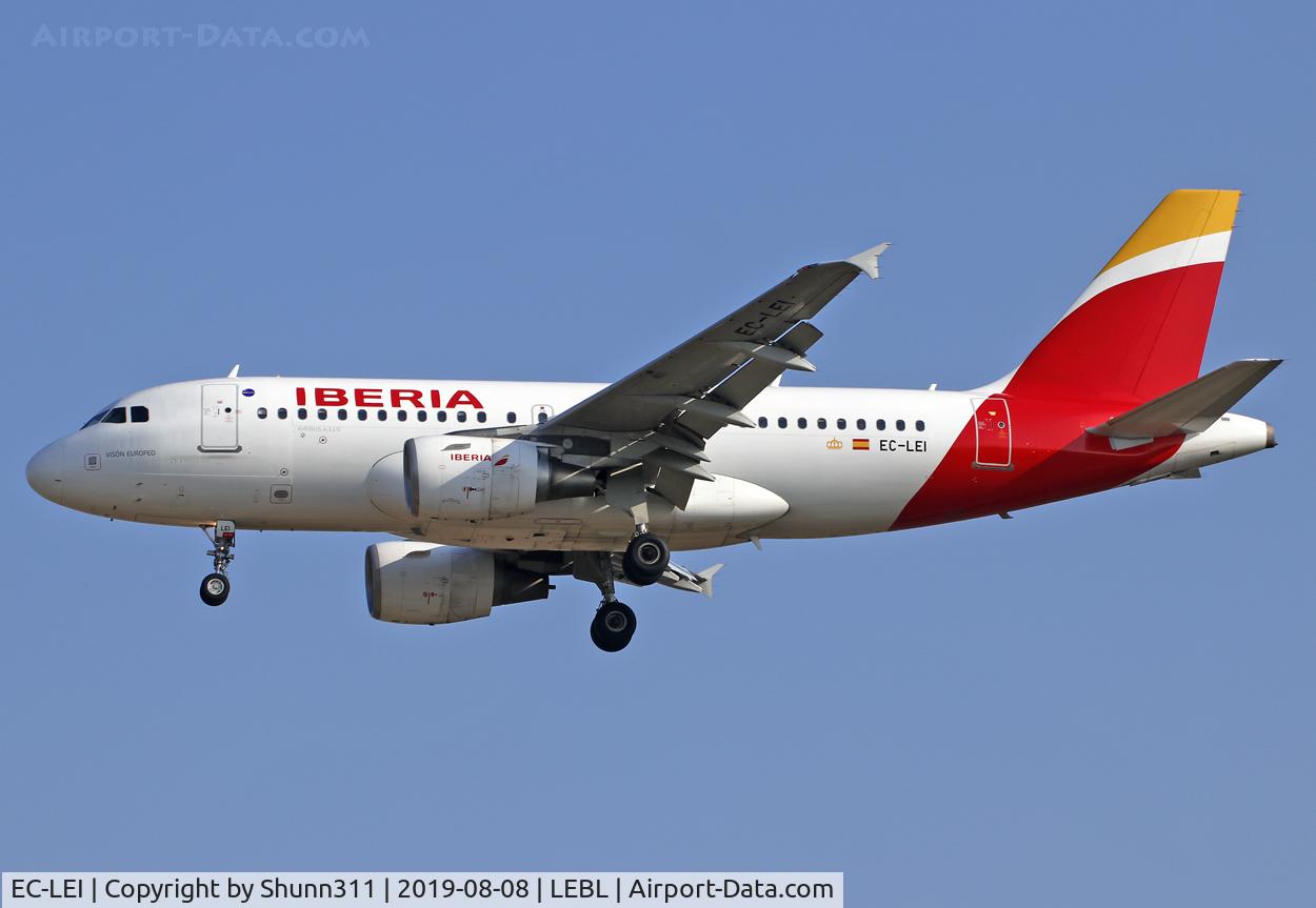 EC-LEI, 2008 Airbus A319-111 C/N 3744, Landing rwy 25R in new c/s