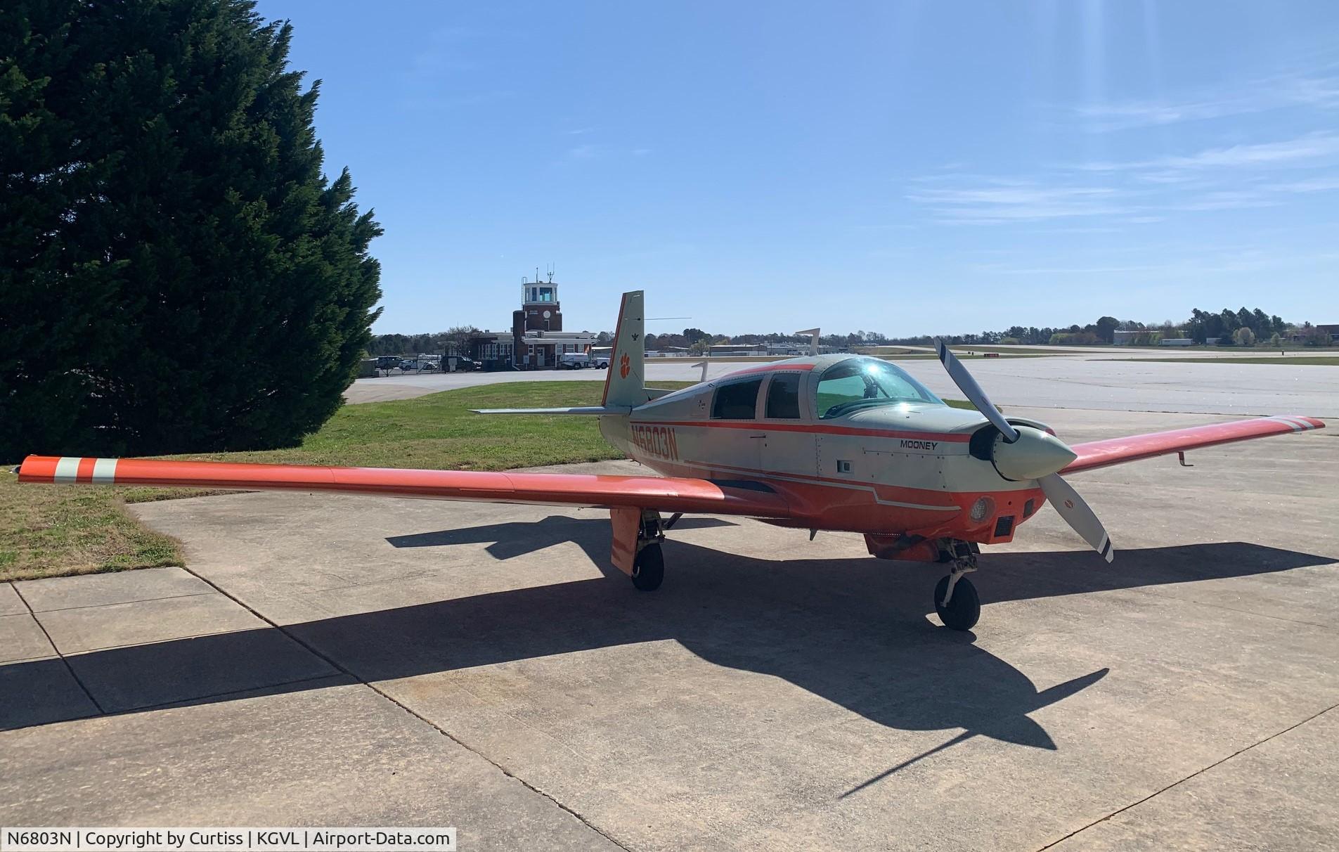 N6803N, 1968 Mooney M-20G Statesman C/N 680101, KGVL Champion fuel self serv