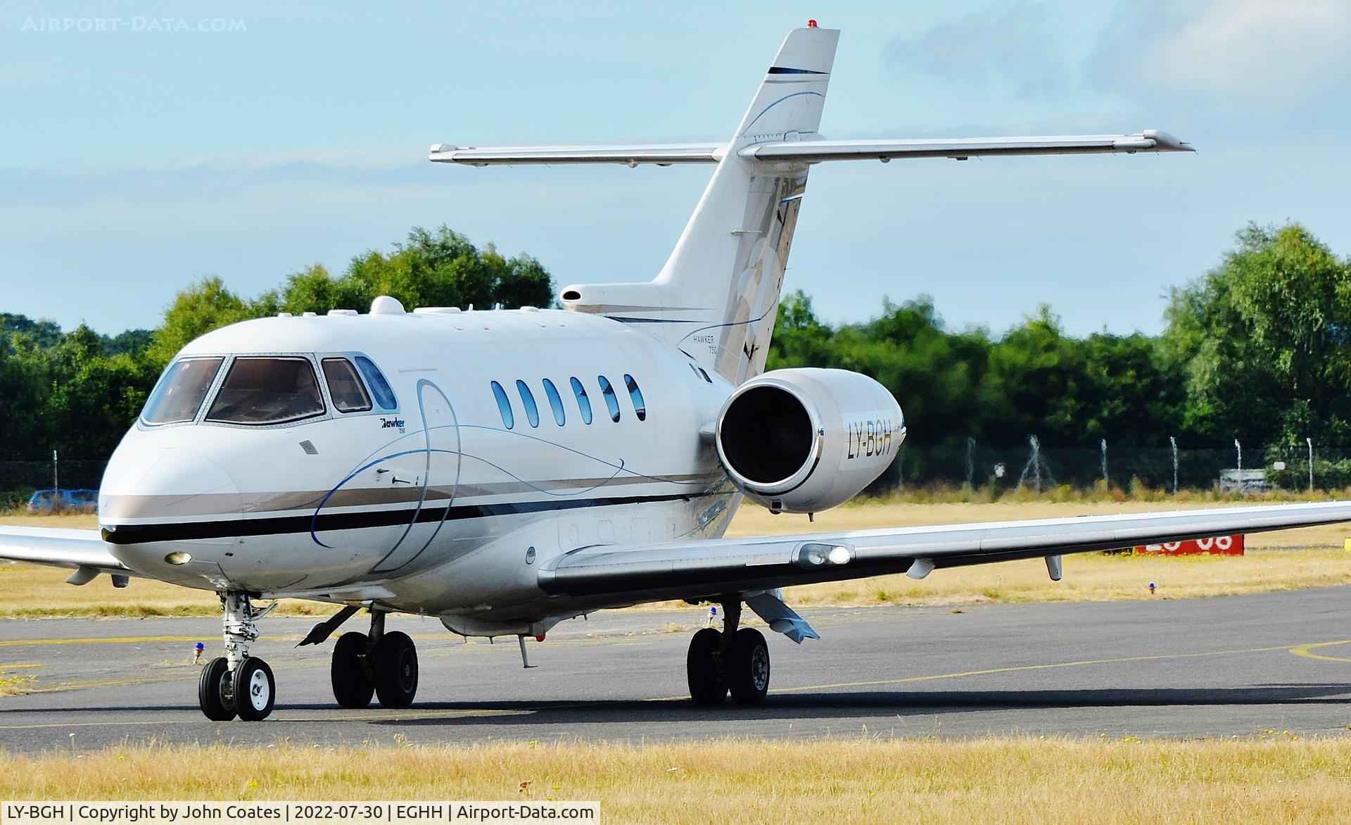 LY-BGH, 2009 Hawker Beechcraft 750 C/N HB-65, Taxiing on arrival
