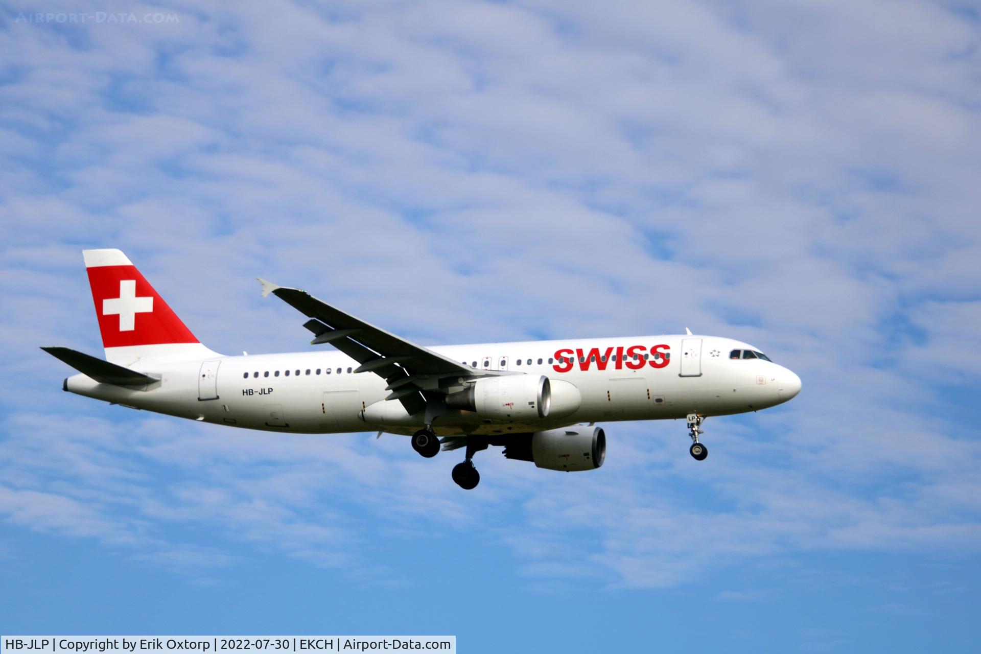 HB-JLP, 2011 Airbus A320-214 C/N 4618, HB-JLP landing rw 04L