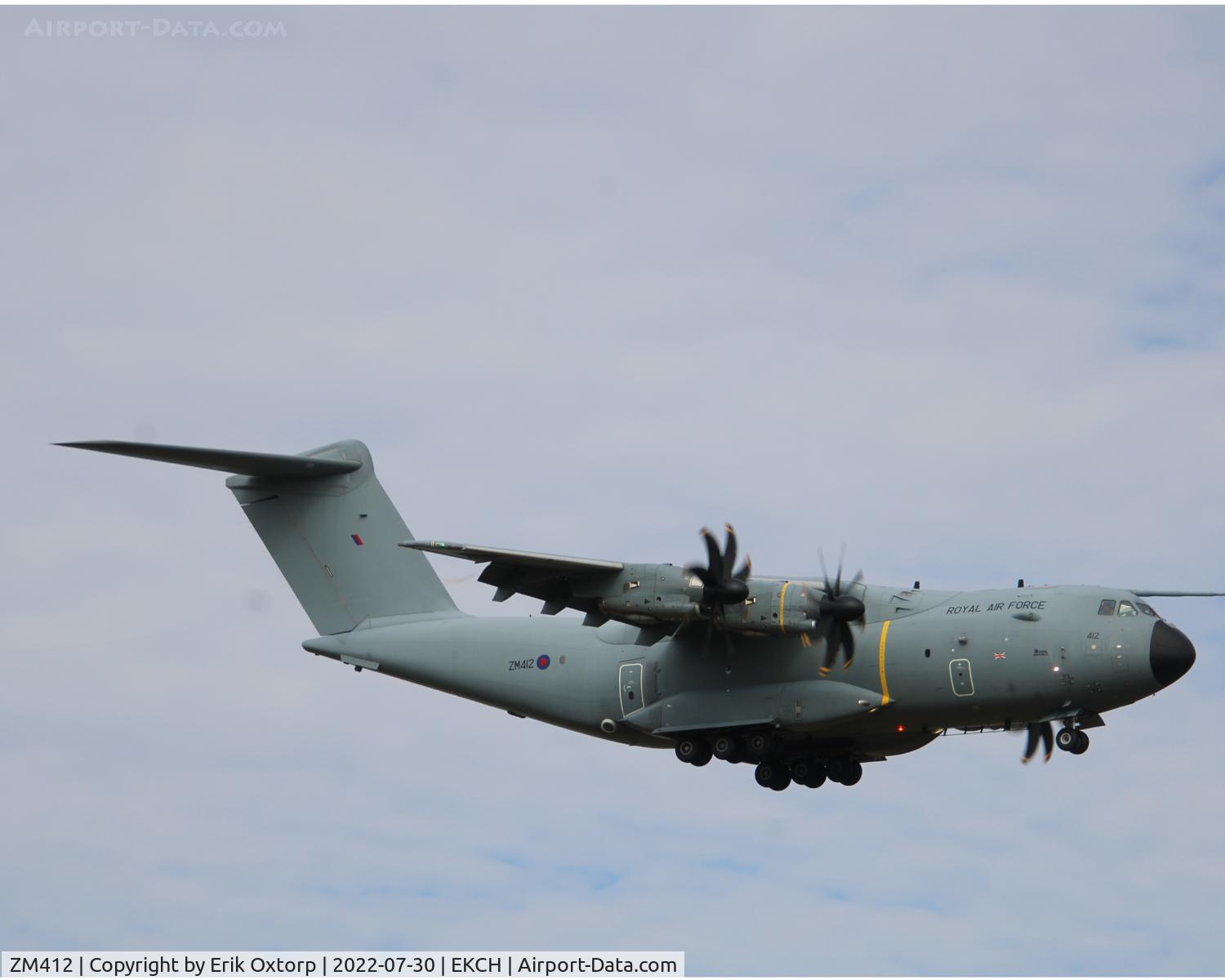 ZM412, 2016 Airbus A400M-180 Atlas C.1 C/N 042, ZM412 landing rw 04L