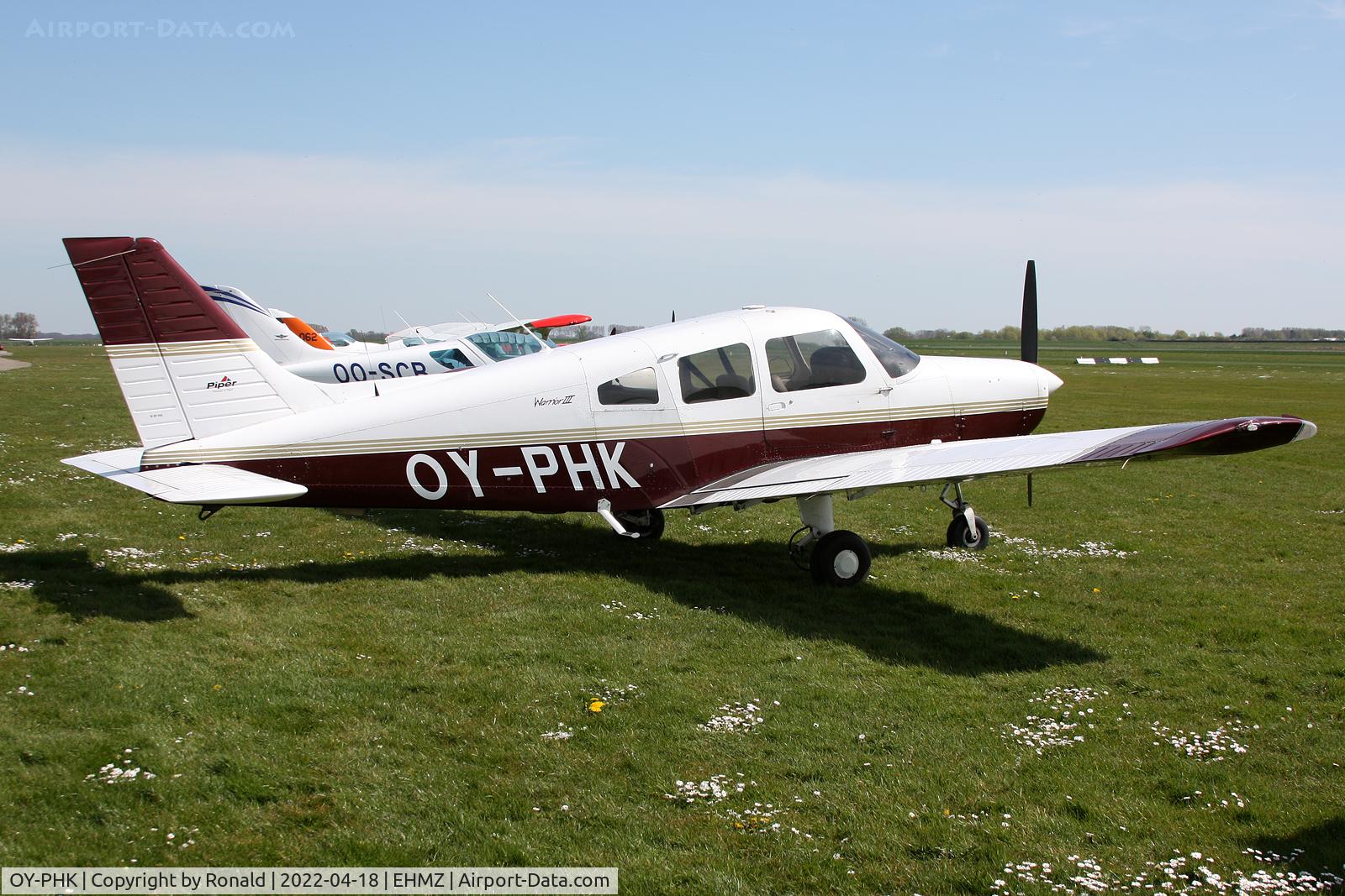 OY-PHK, Piper PA-28-161 Warrior III C/N 2842253, at ehmz