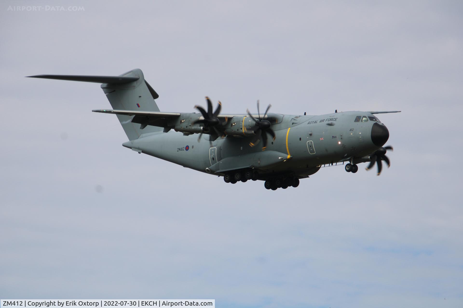 ZM412, 2016 Airbus A400M-180 Atlas C.1 C/N 042, ZM412 landng rw 04L