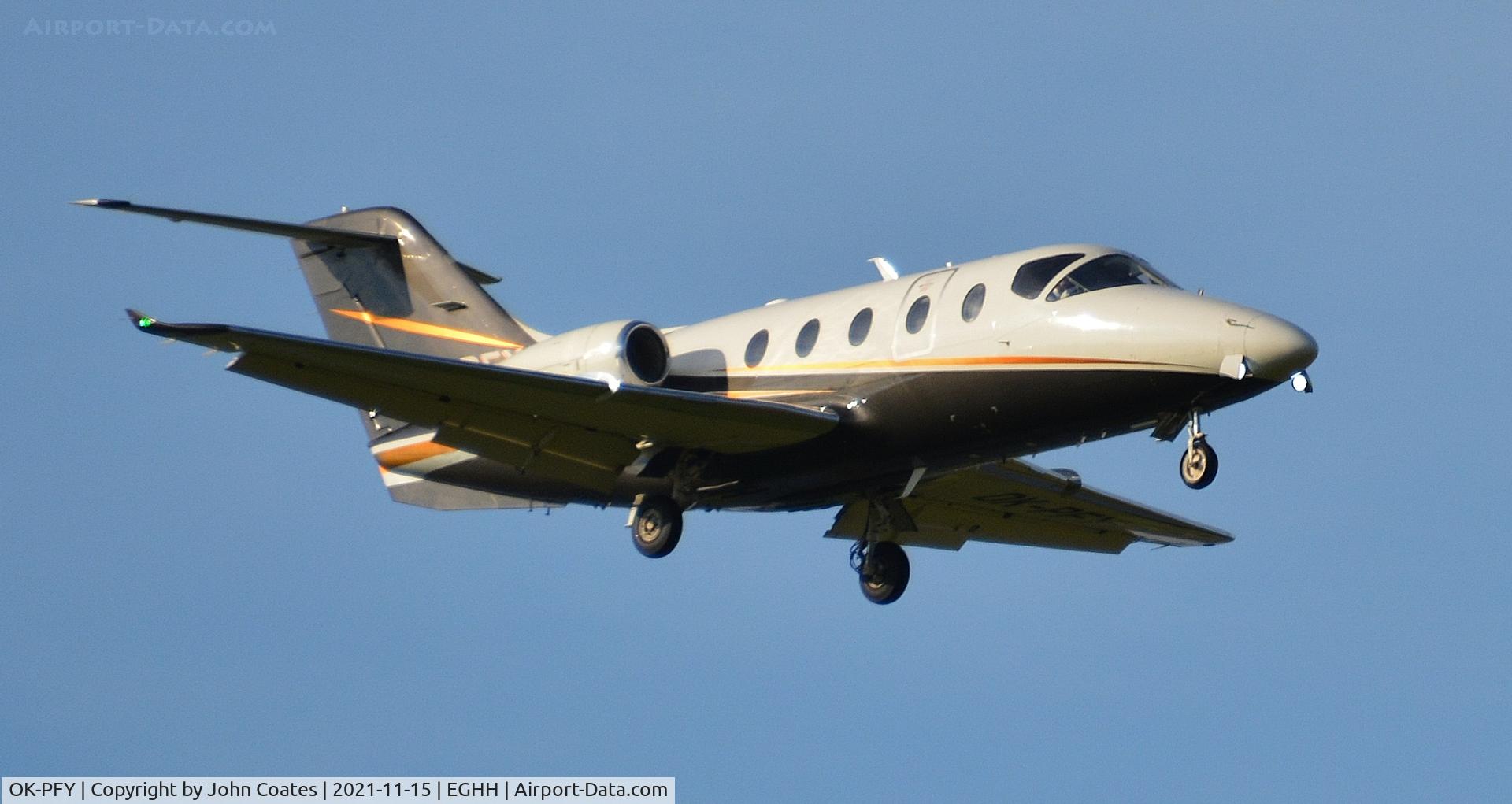 OK-PFY, Beech 400XTi Nextant Beechjet Beechjet C/N RK-368, On approach to 08