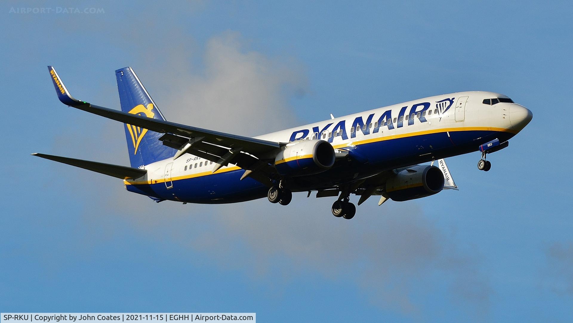 SP-RKU, 2017 Boeing 737-8AS(WL) C/N 44806, On approach to 08