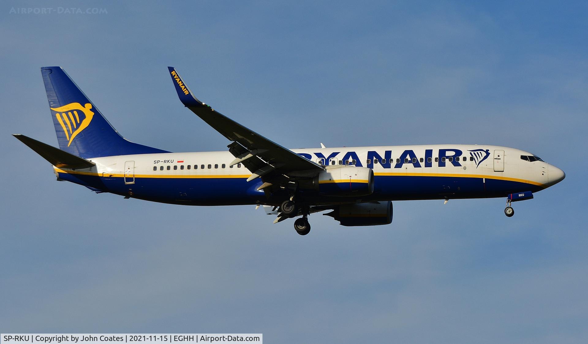 SP-RKU, 2017 Boeing 737-8AS(WL) C/N 44806, Final approach to 08