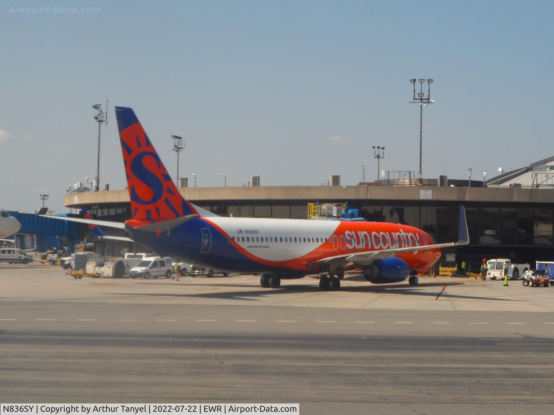 N836SY, 2012 Boeing 737-8KN C/N 40251, At the gate @ EWR