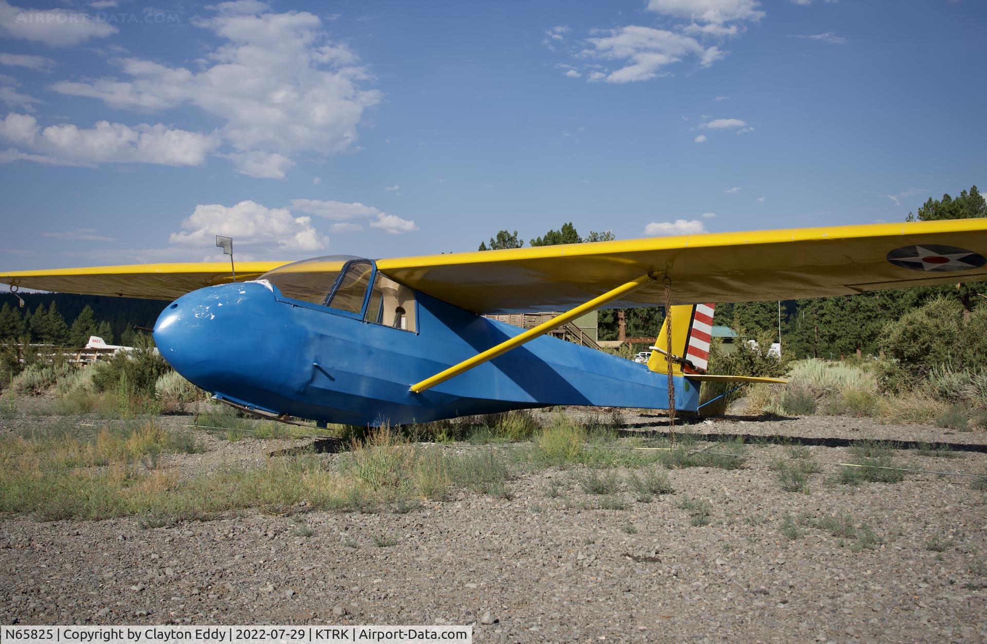 N65825, 1973 Schweizer SGS 2-33A C/N 305, Truckee airport in California 2022.