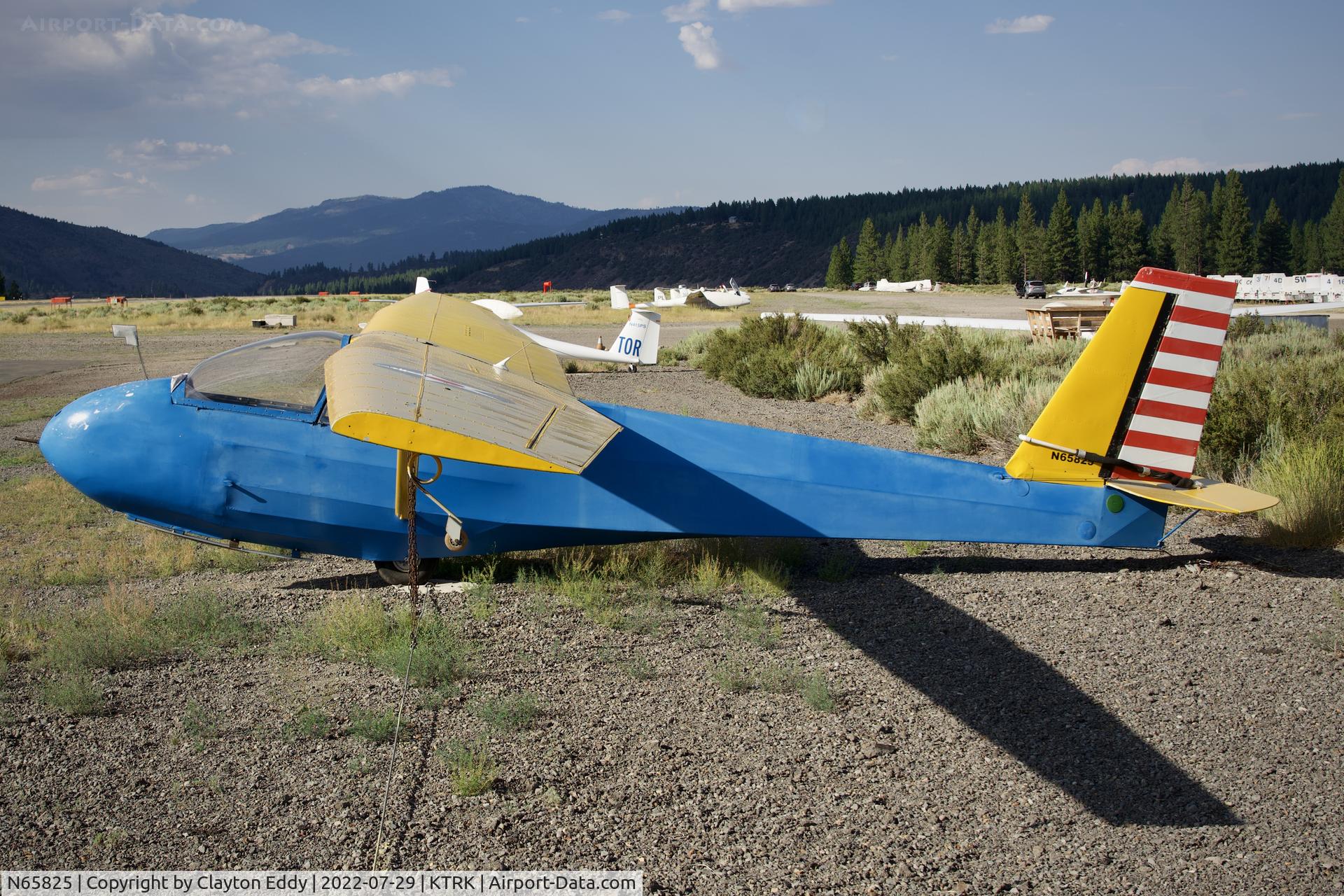 N65825, 1973 Schweizer SGS 2-33A C/N 305, Truckee airport in California 2022.