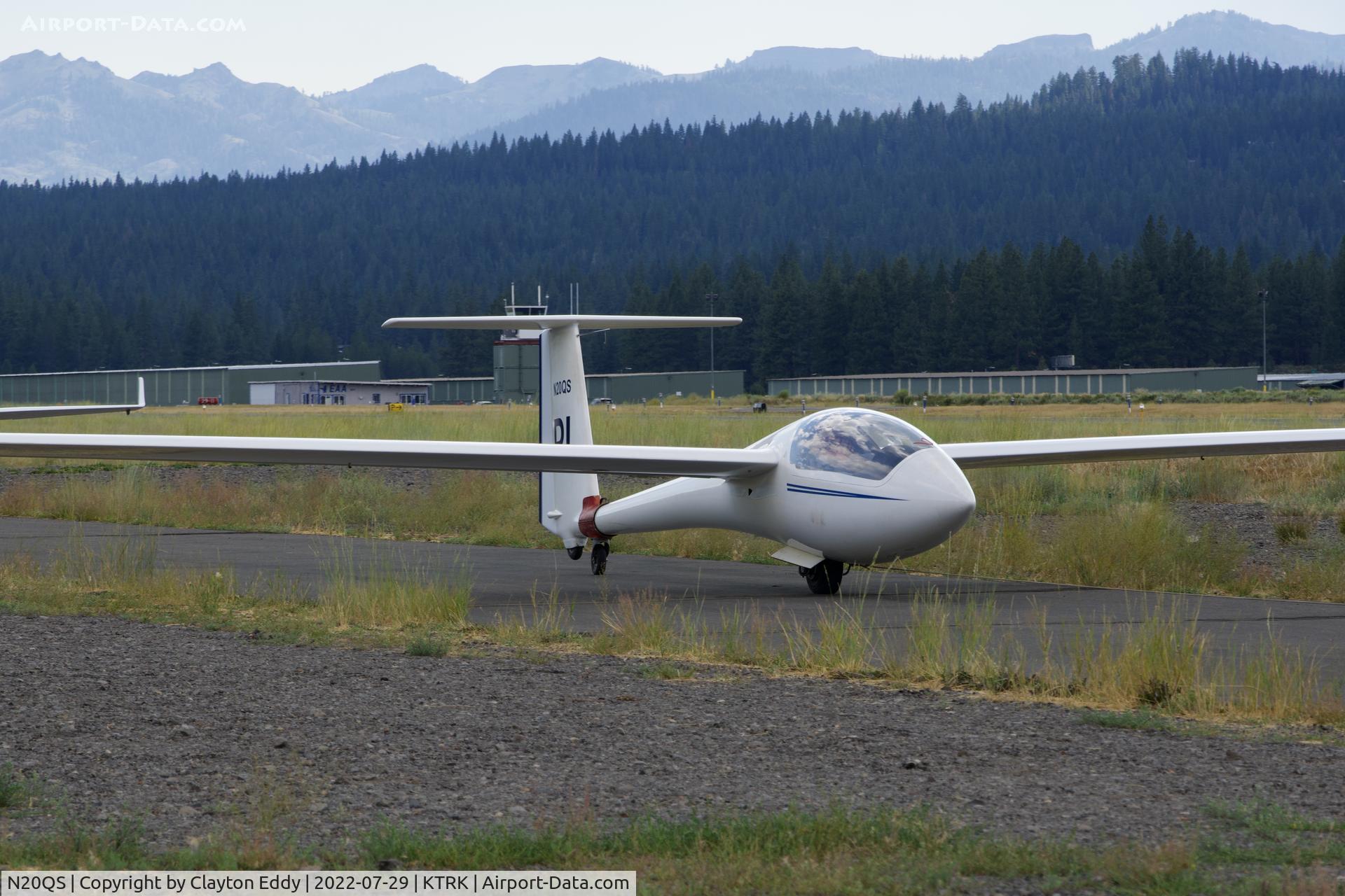 N20QS, 1983 Schleicher ASW-20C C/N 20705, Truckee airport in California 2022.