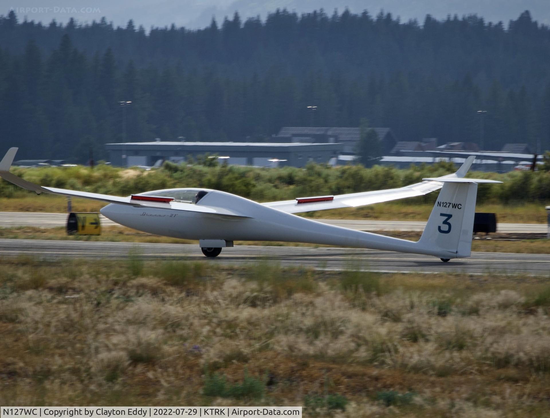N127WC, 2002 Schempp-Hirth Discus 2T C/N 19, Truckee airport in California 2022.
