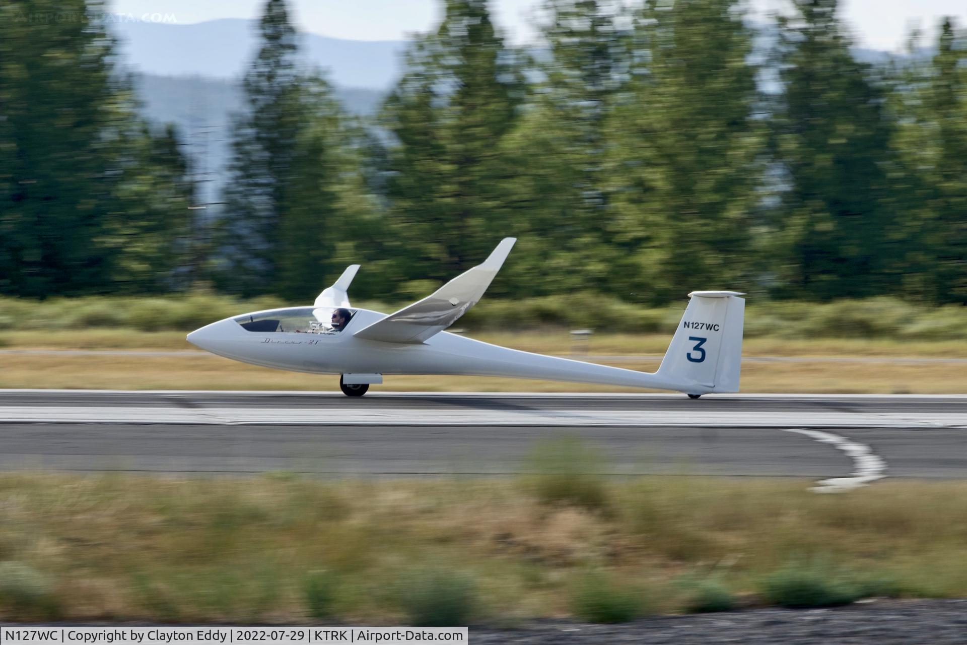 N127WC, 2002 Schempp-Hirth Discus 2T C/N 19, Truckee airport in California 2022.