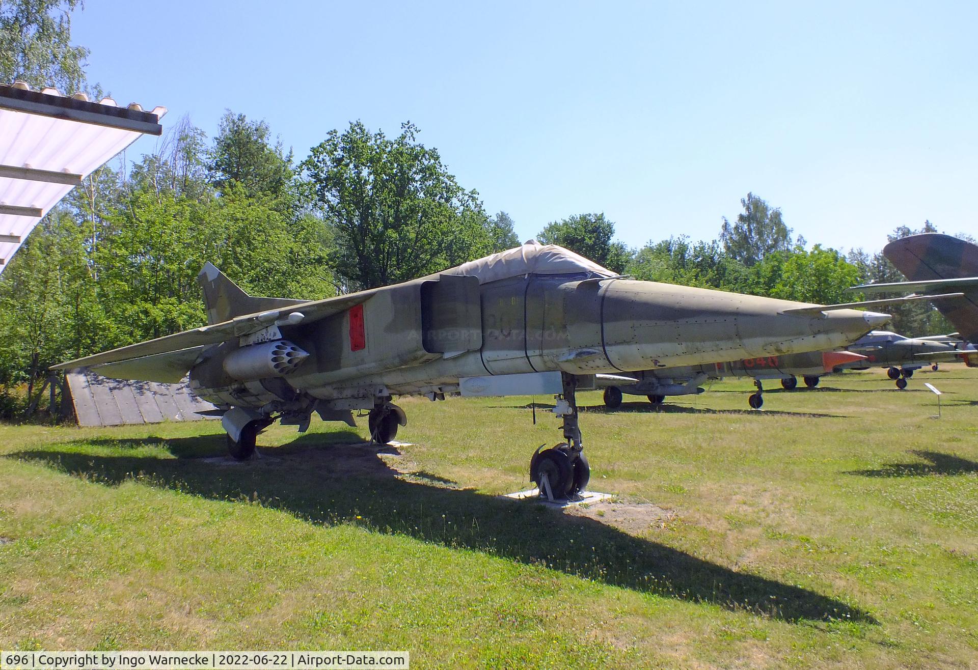 696, 1980 Mikoyan-Gurevich MiG-23BN C/N 0393214212, Mikoyan i Gurevich MiG-23BN FLOGGER-H at the Flugplatzmuseum Cottbus (Cottbus airfield museum)