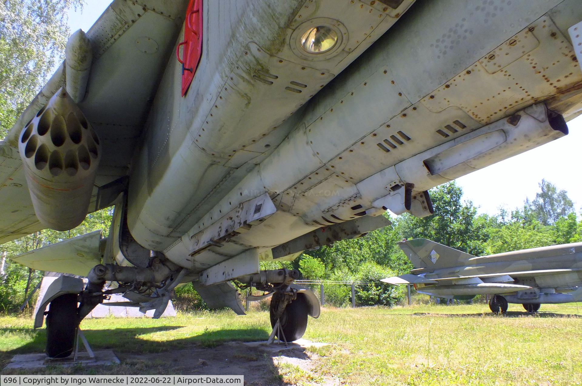 696, 1980 Mikoyan-Gurevich MiG-23BN C/N 0393214212, Mikoyan i Gurevich MiG-23BN FLOGGER-H at the Flugplatzmuseum Cottbus (Cottbus airfield museum)