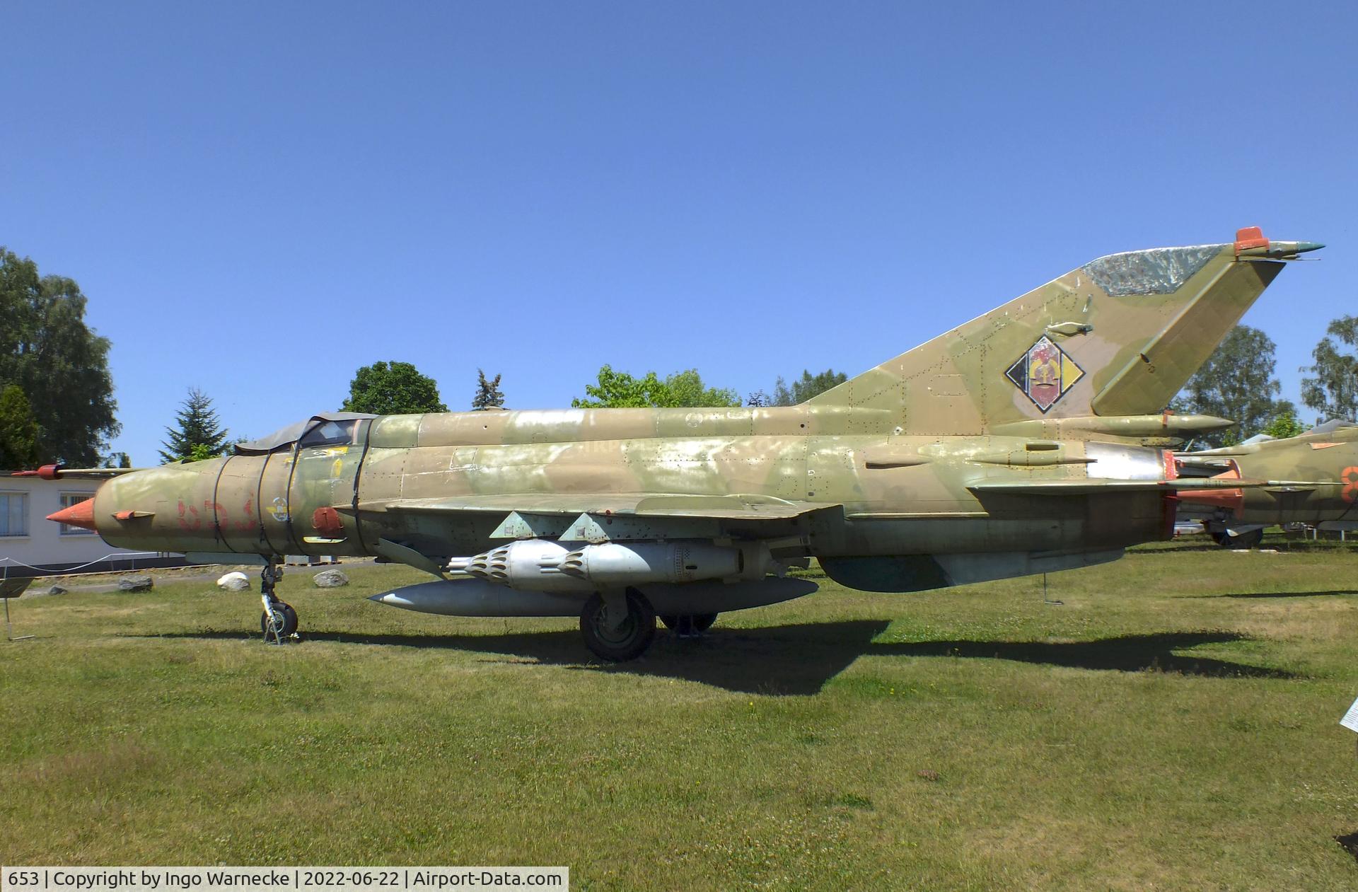 653, 1972 Mikoyan-Gurevich MiG-21MF C/N 5311, Mikoyan i Gurevich MiG-21MF FISHBED-J at the Flugplatzmuseum Cottbus (Cottbus airfield museum)