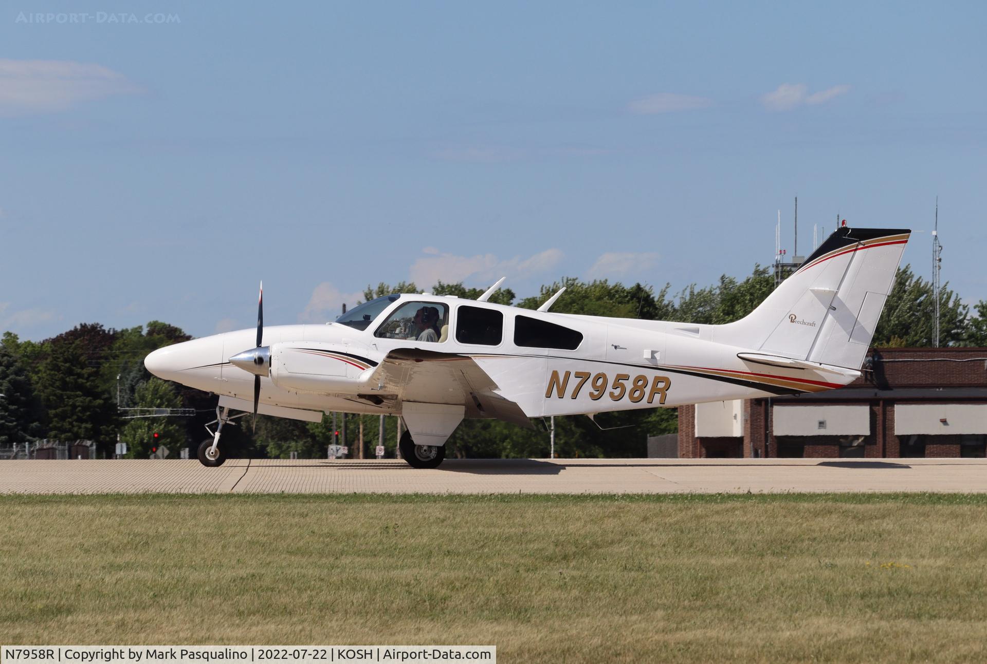N7958R, 1968 Beech D55 Baron C/N TE-692, Beech D55