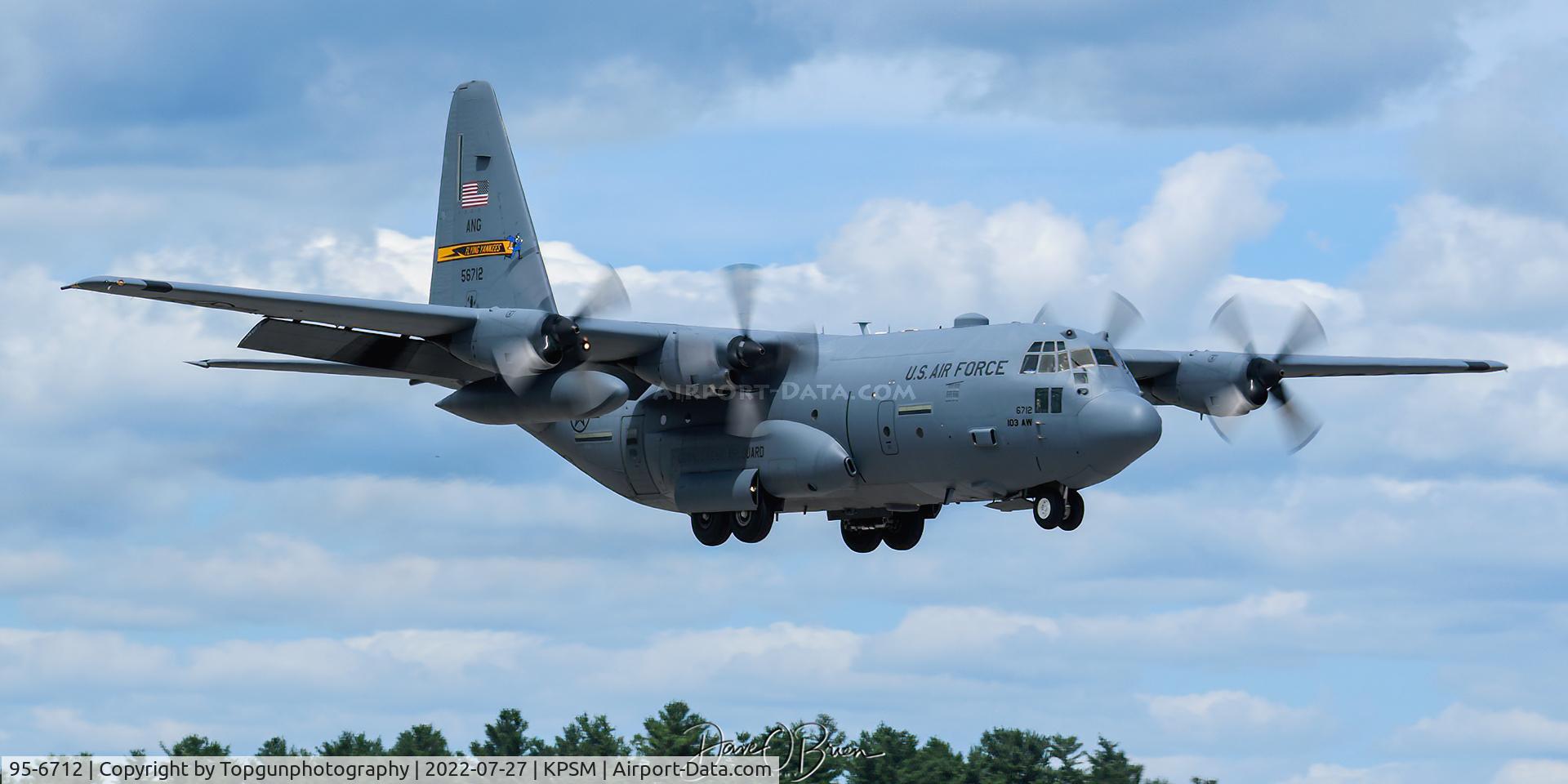 95-6712, 1995 Lockheed C-130H-3 Hercules C/N 382-5420, YANKEE22 on a low approach