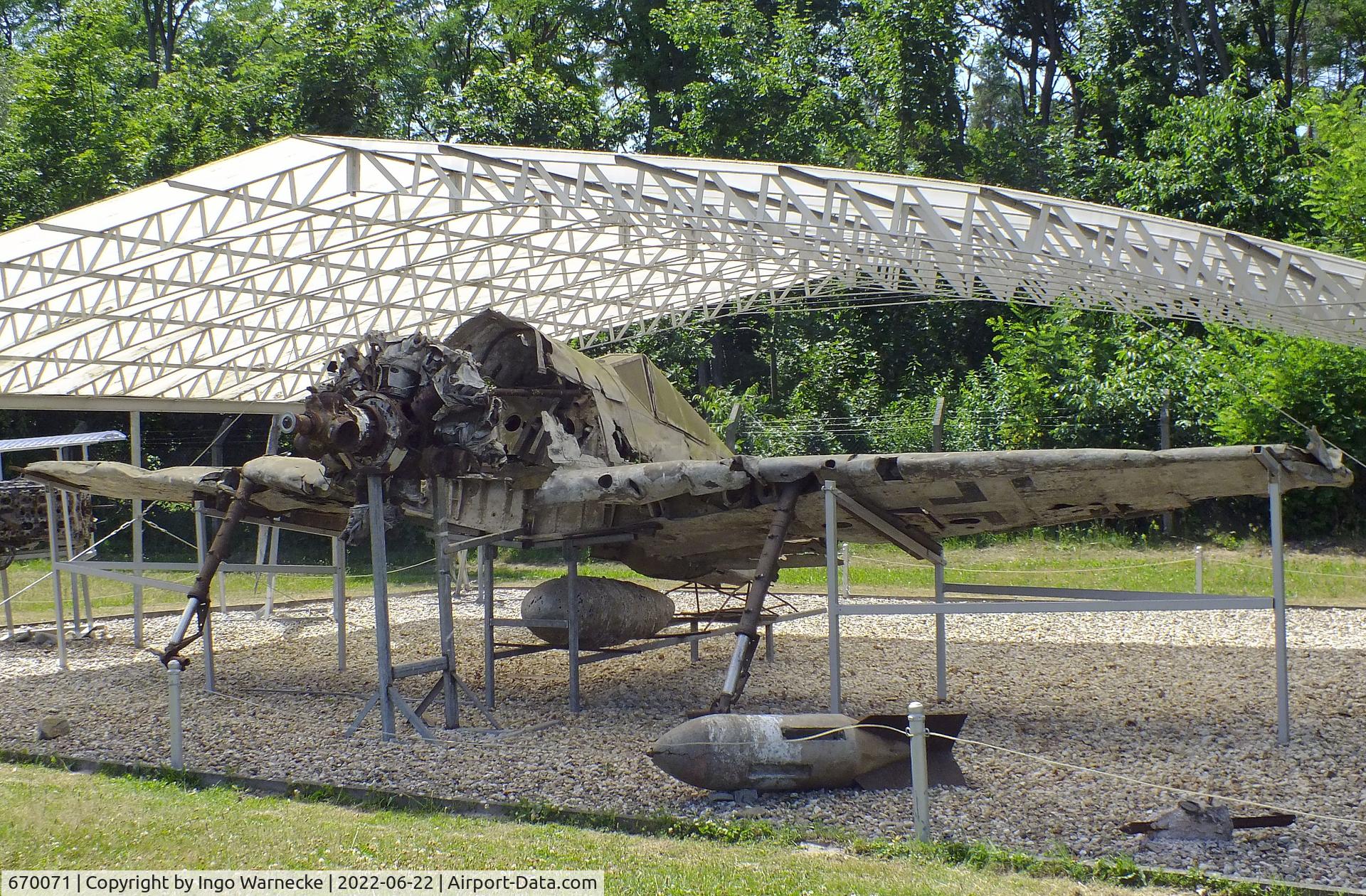 670071, Focke-Wulf Fw-190F-3 C/N Not found 670071, unrestored remains of a Focke-Wulf Fw 190F-3 wreck (forward fuselage and wings) at the Flugplatzmuseum Cottbus (Cottbus airfield museum)