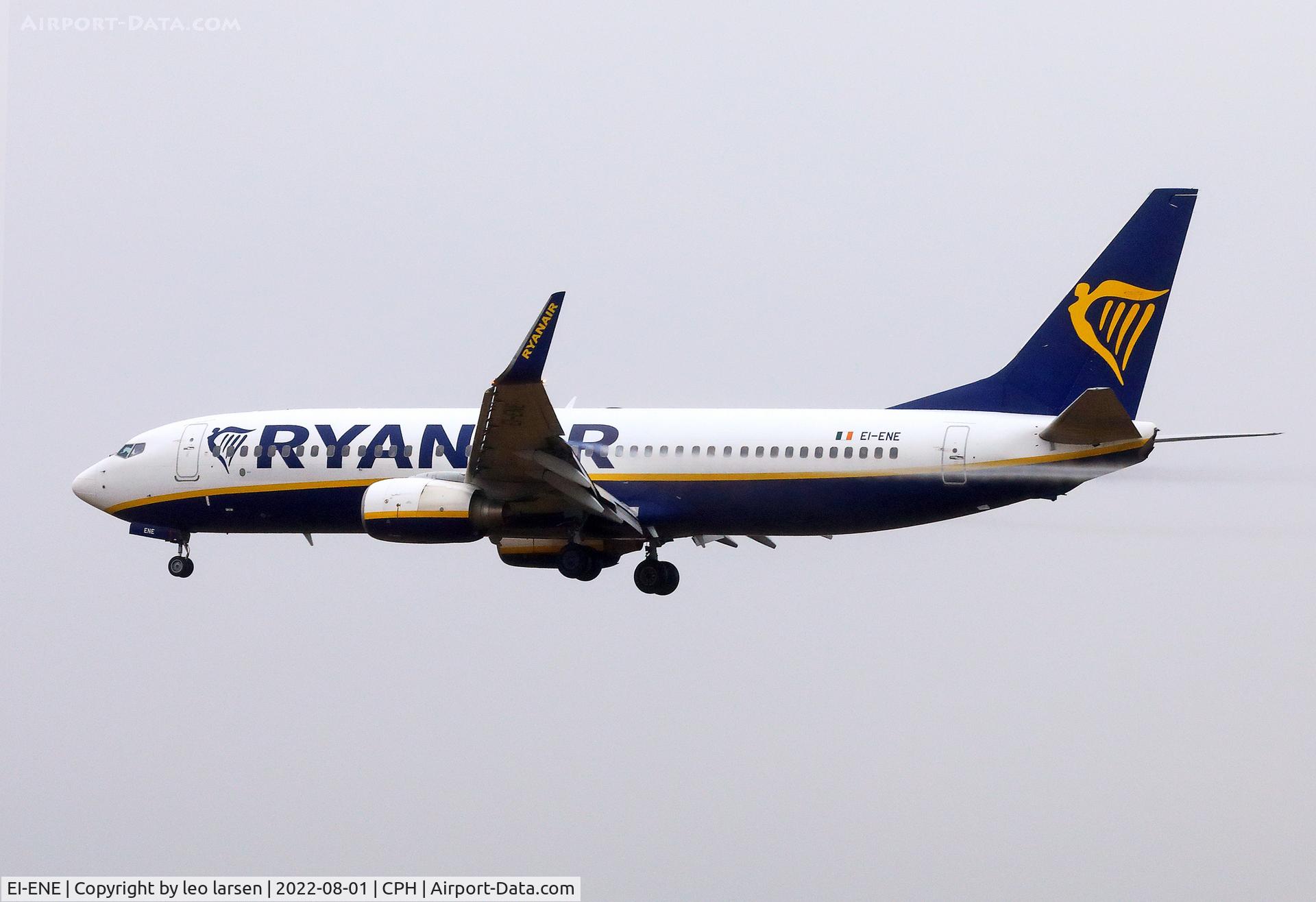 EI-ENE, 2010 Boeing 737-8AS C/N 34976, Copenhagen 1.8.2022 in Drizzel.
