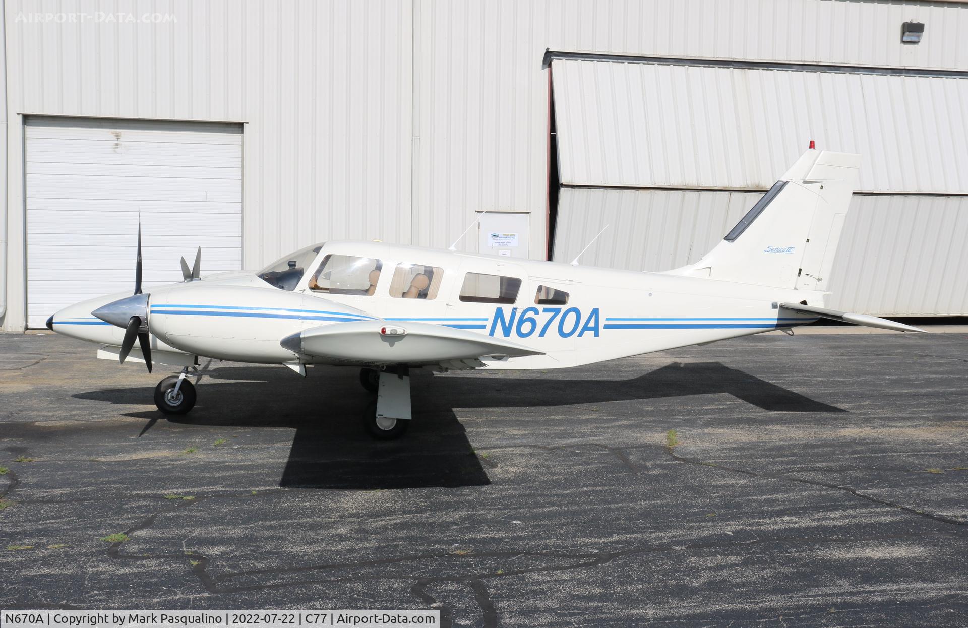 N670A, 1988 Piper PA-34-220T C/N 34-33136, Piper PA-34-220T