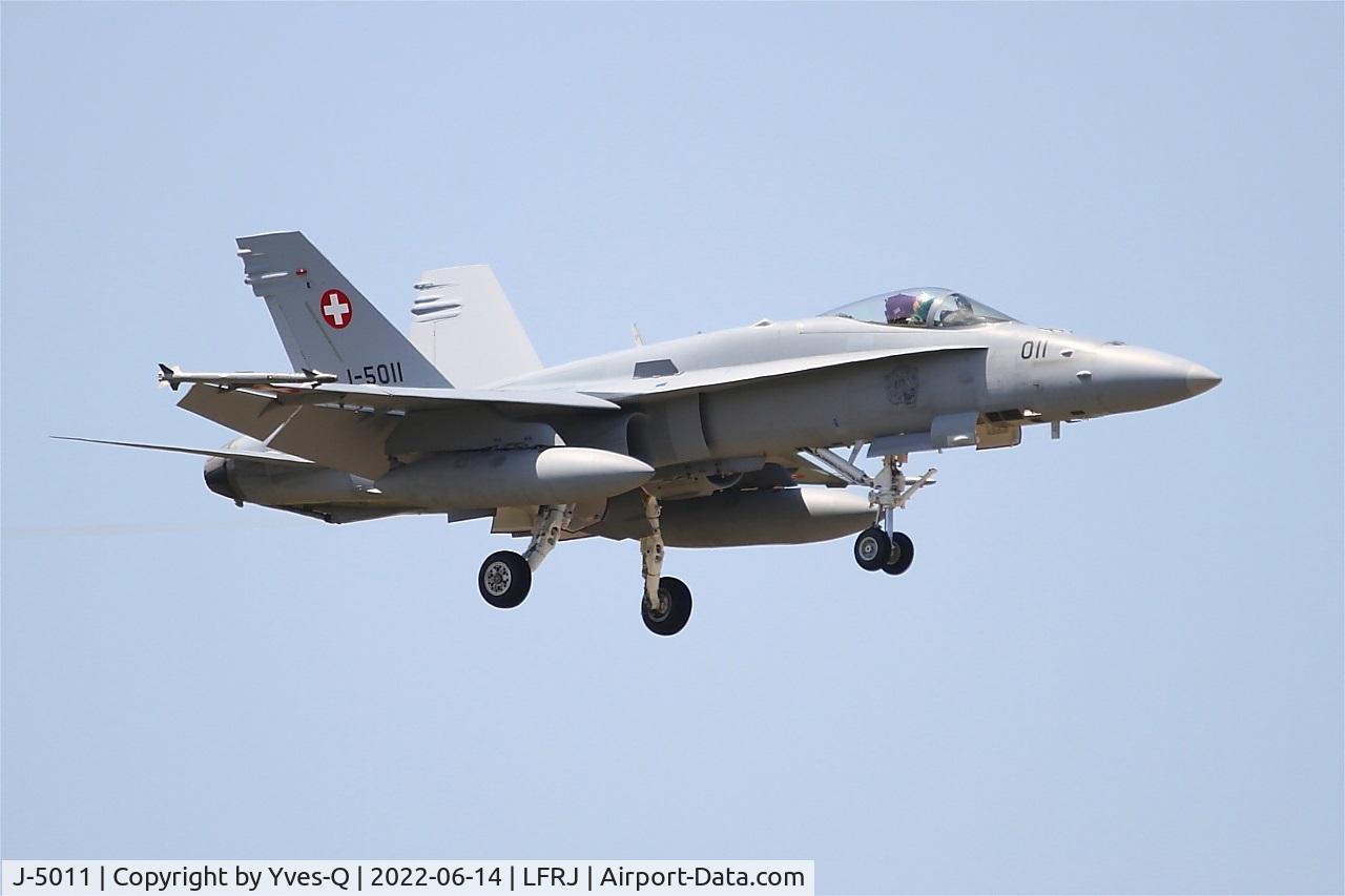 J-5011, McDonnell Douglas F/A-18C Hornet C/N 1351, McDonnell Douglas FA-18C Hornet, On final rwy 07, Landivisiau naval air base (LFRJ) Ocean Hit 22