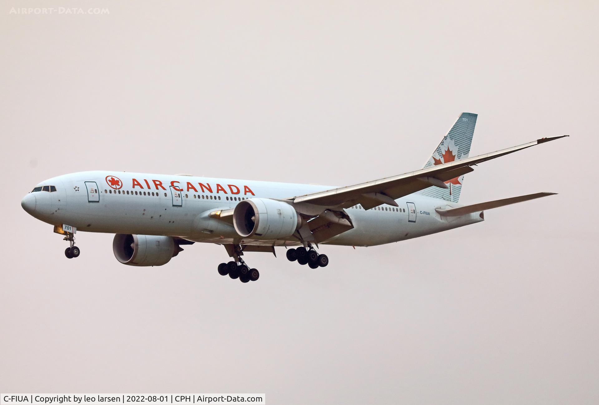 C-FIUA, 2007 Boeing 777-233/LR C/N 35239, Copenhagen 1.8.2022 in drizzel.
