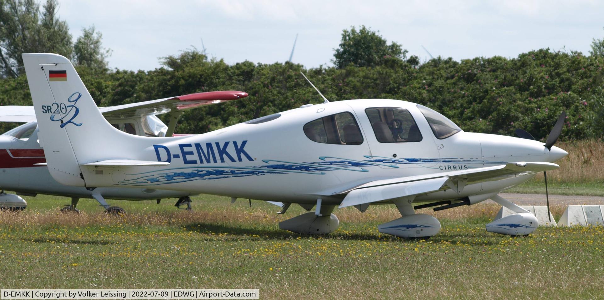 D-EMKK, 2006 Cirrus SR20 G2 C/N 1642, parking
