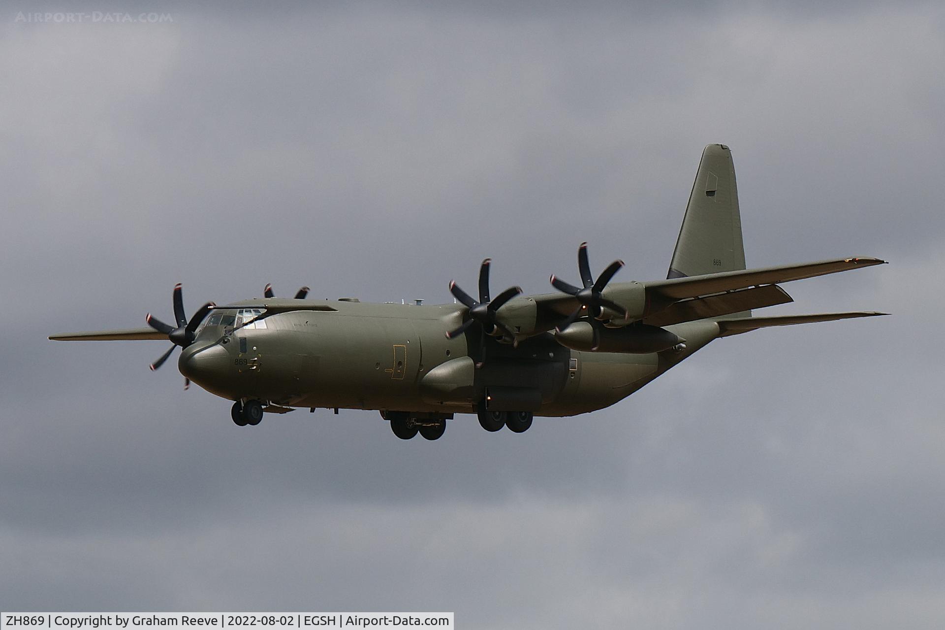 ZH869, 1997 Lockheed Martin C-130J-30 Hercules C.4 C/N 382-5444, On approach to Norwich.